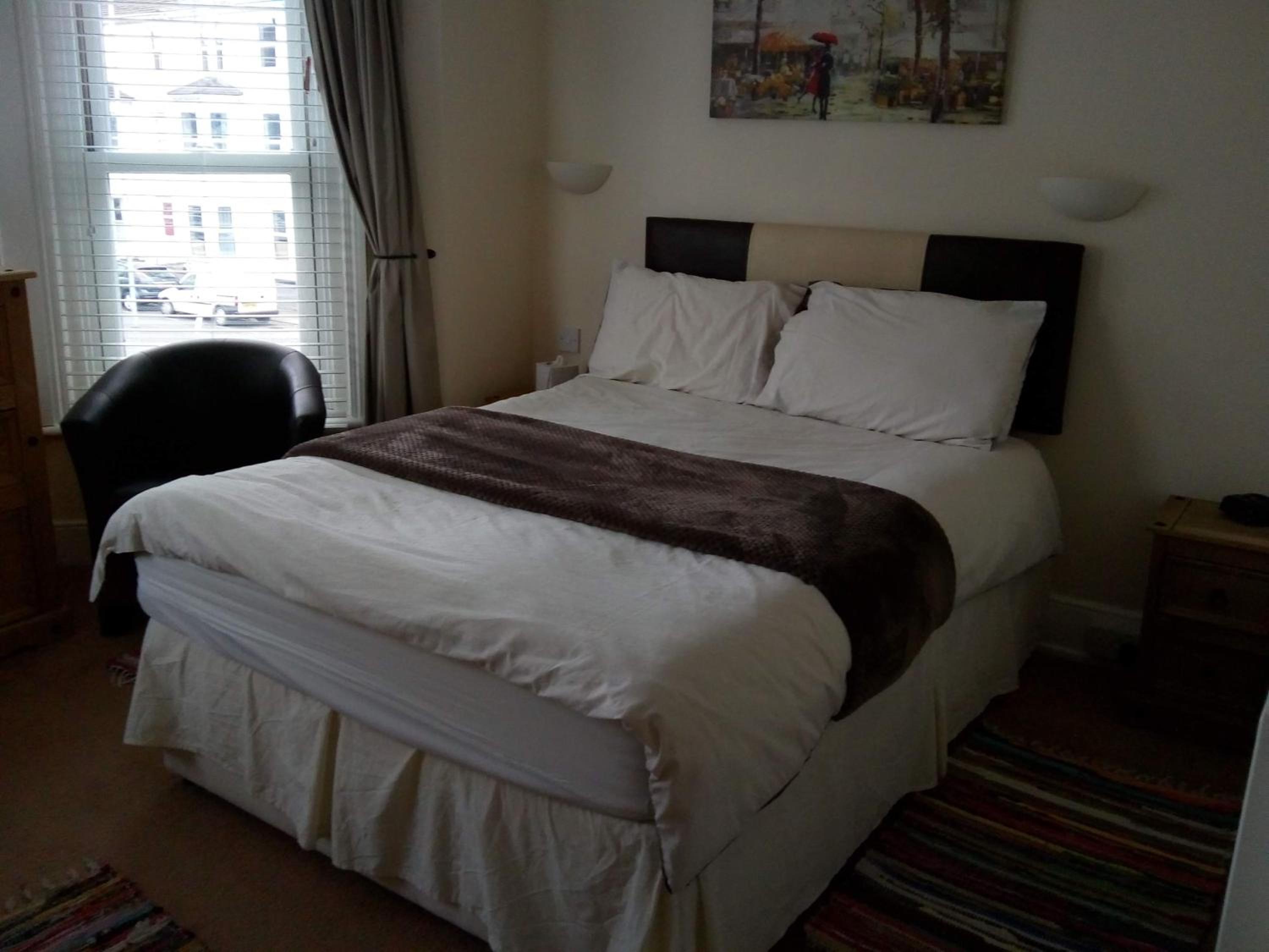 Double or Twin Room with Bathroom - Photo 6