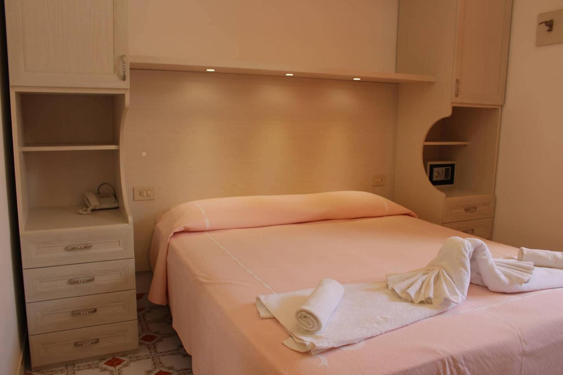 Economy Double or Twin Room photo 2