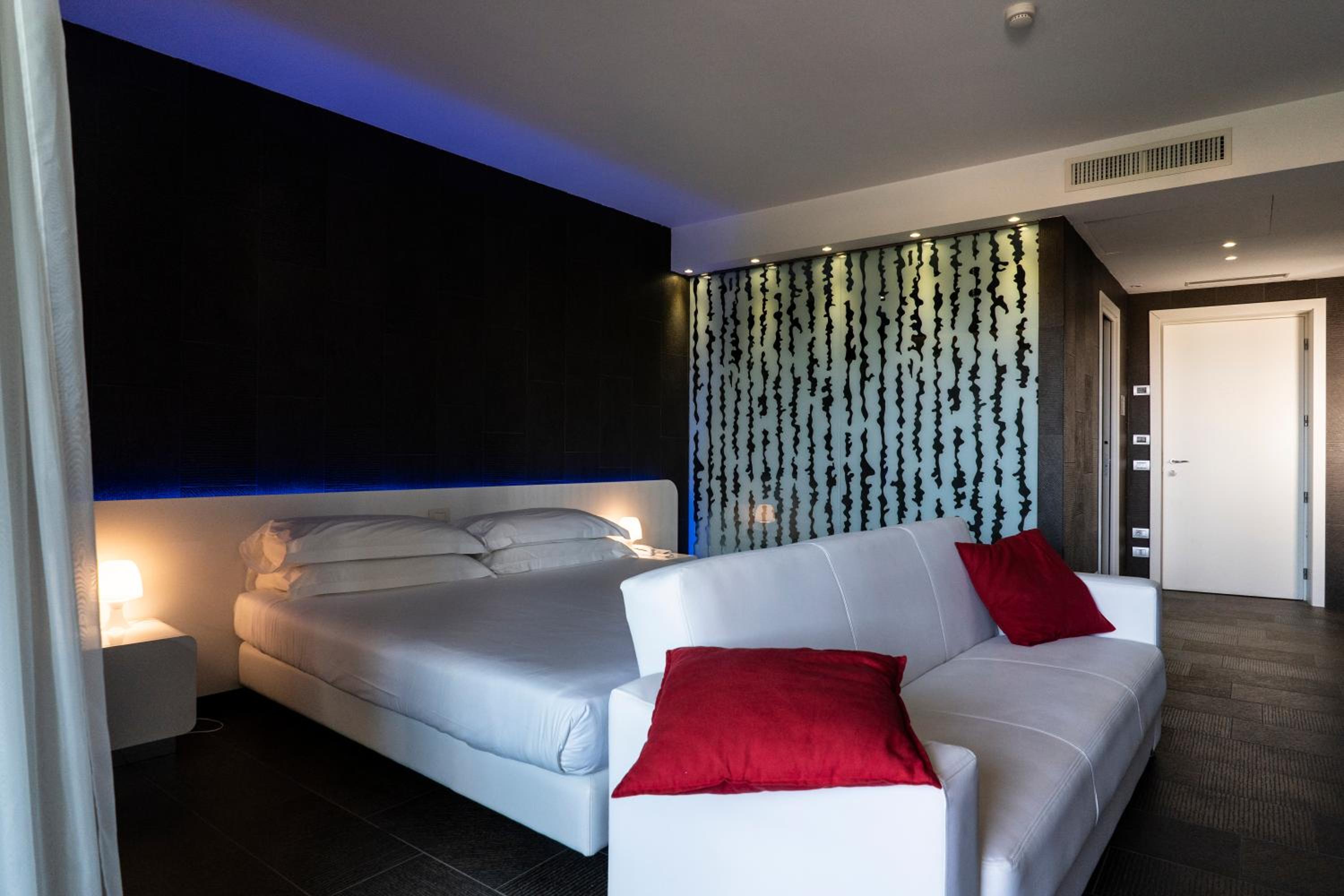 Superior Double or Twin Room - Photo 3