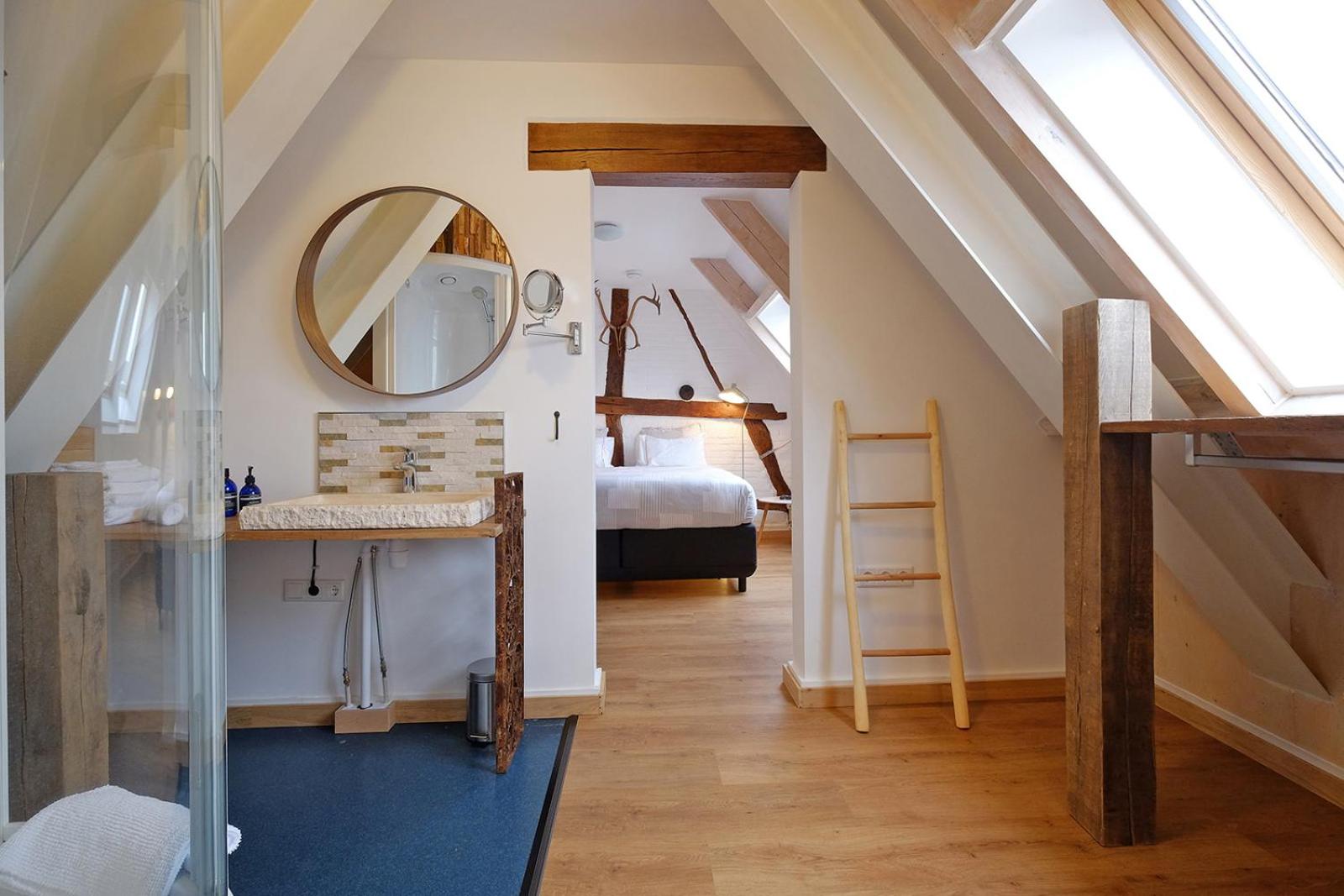 One-Bedroom Apartment - Photo 11