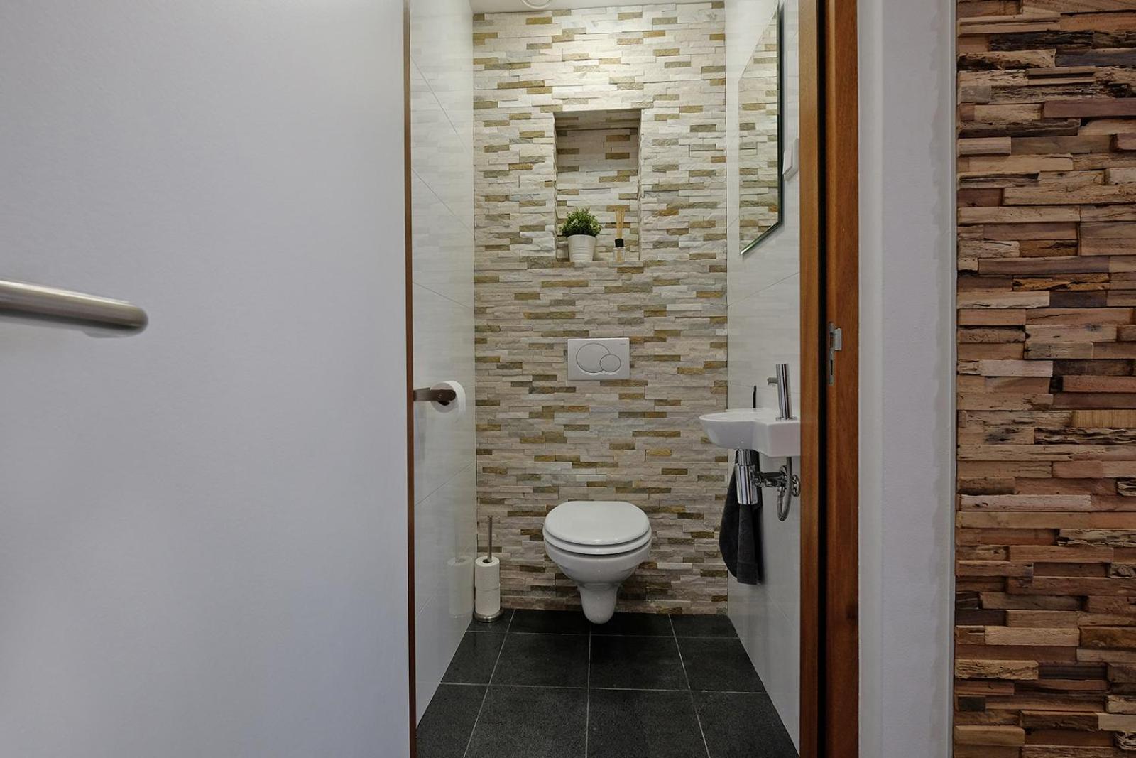 One-Bedroom Apartment - Photo 2