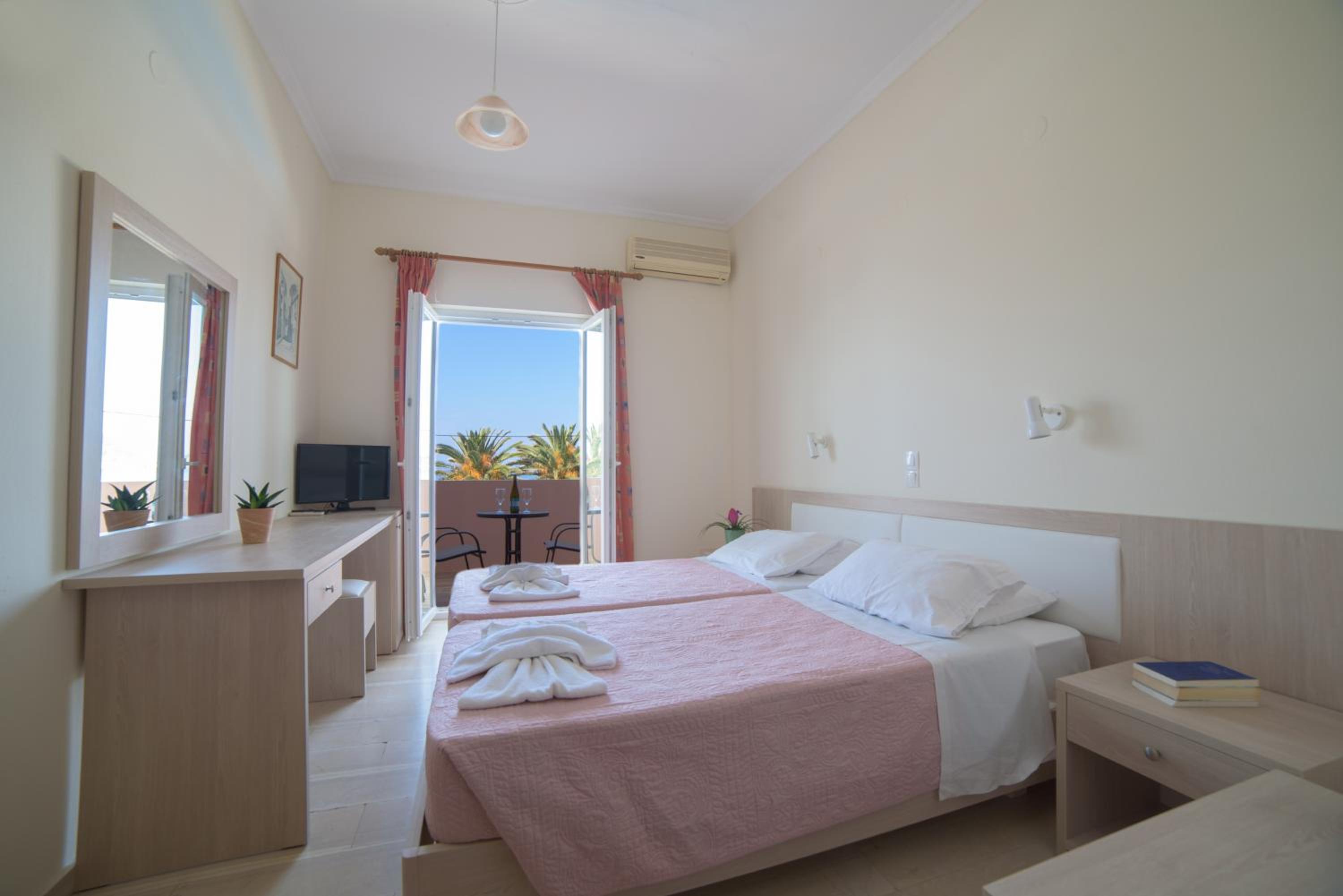 Twin Room with Sea View photo 1