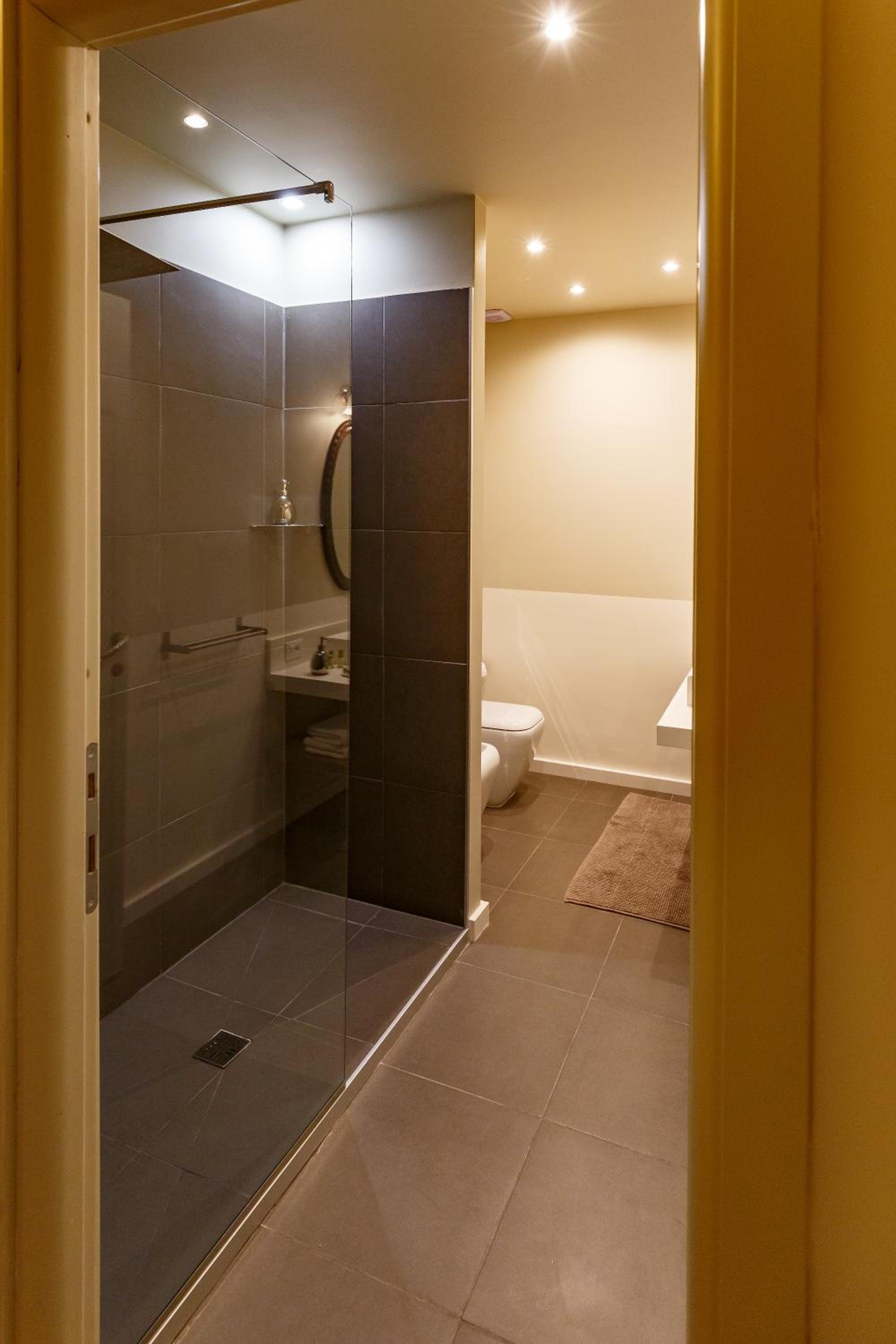 Deluxe Double Room - Photo 29