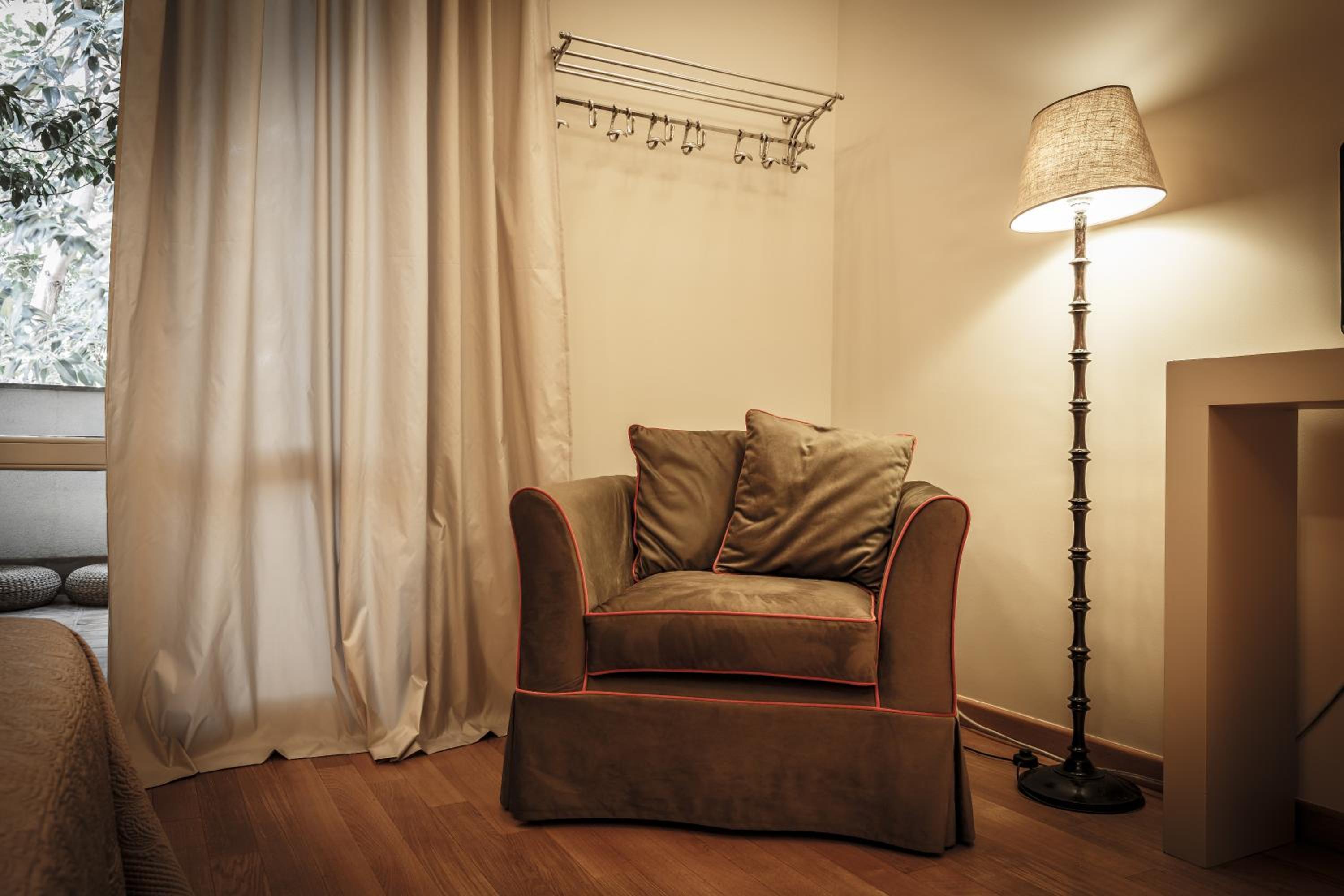 Deluxe Double Room - Photo 13