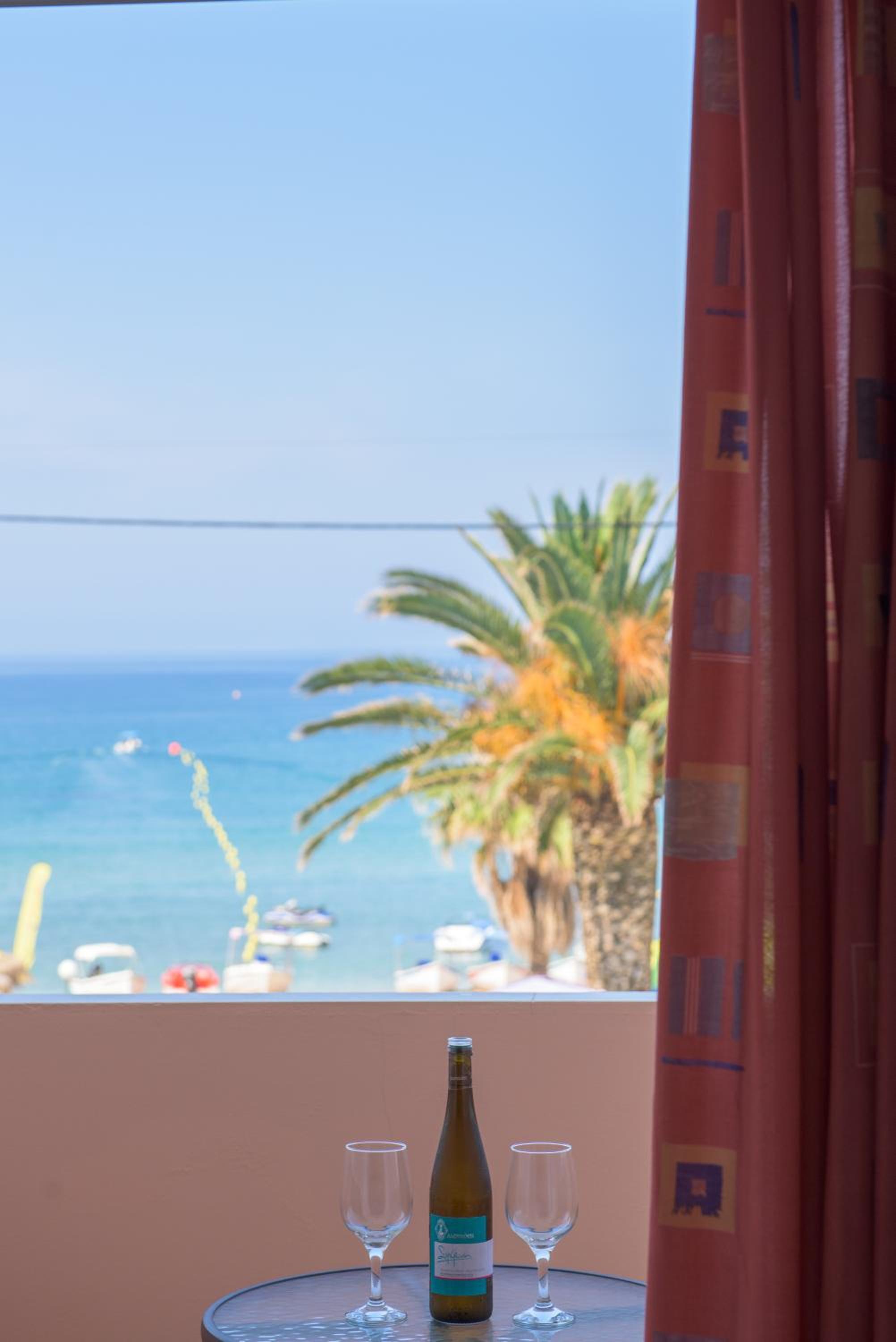 Twin Room with Sea View photo 3