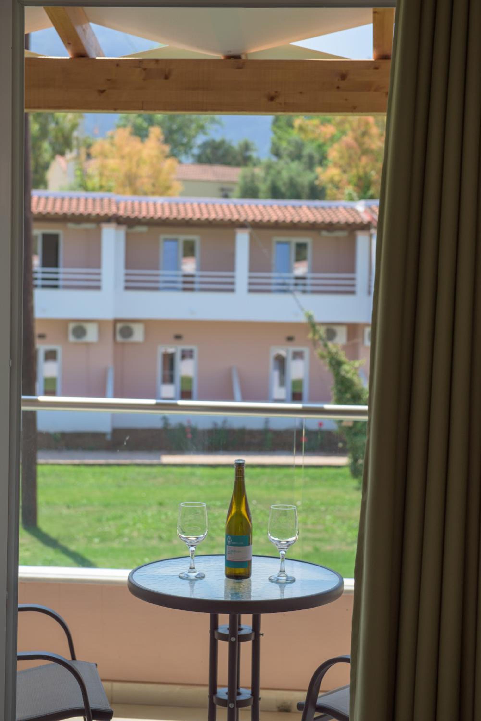 Twin Room with Garden View - Photo 2