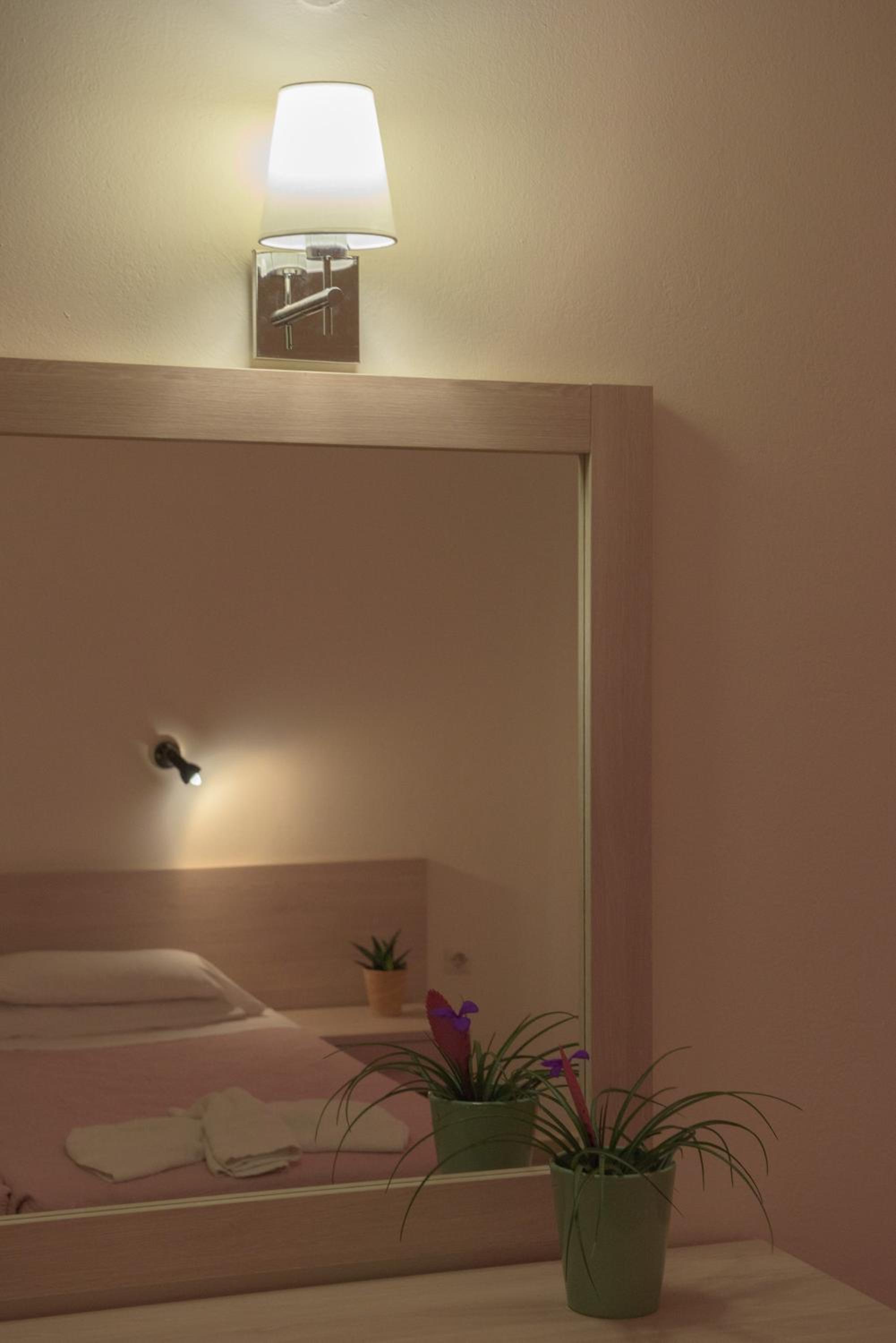 Twin Room with Garden View - Photo 12