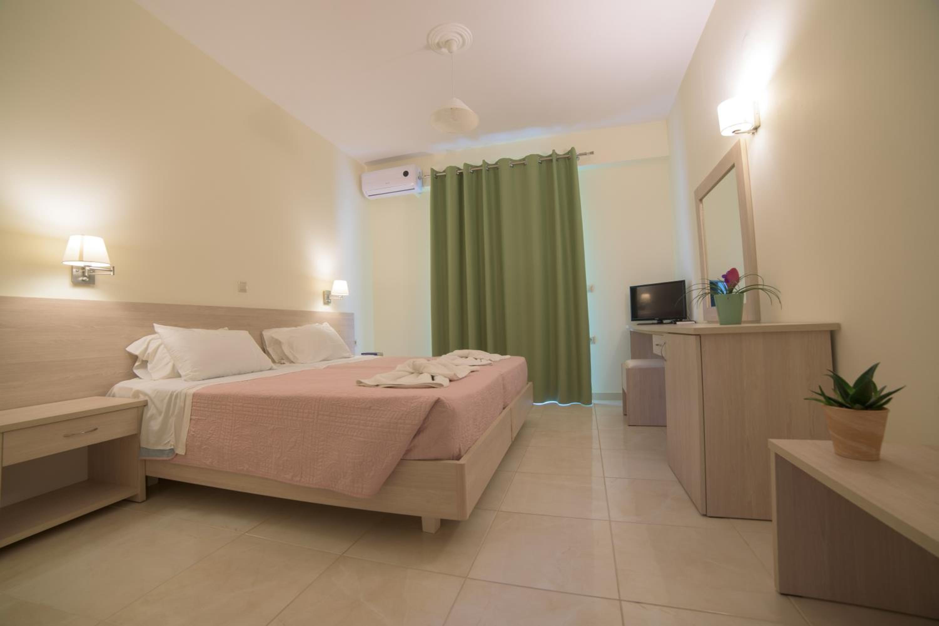 Twin Room with Garden View - Photo 9