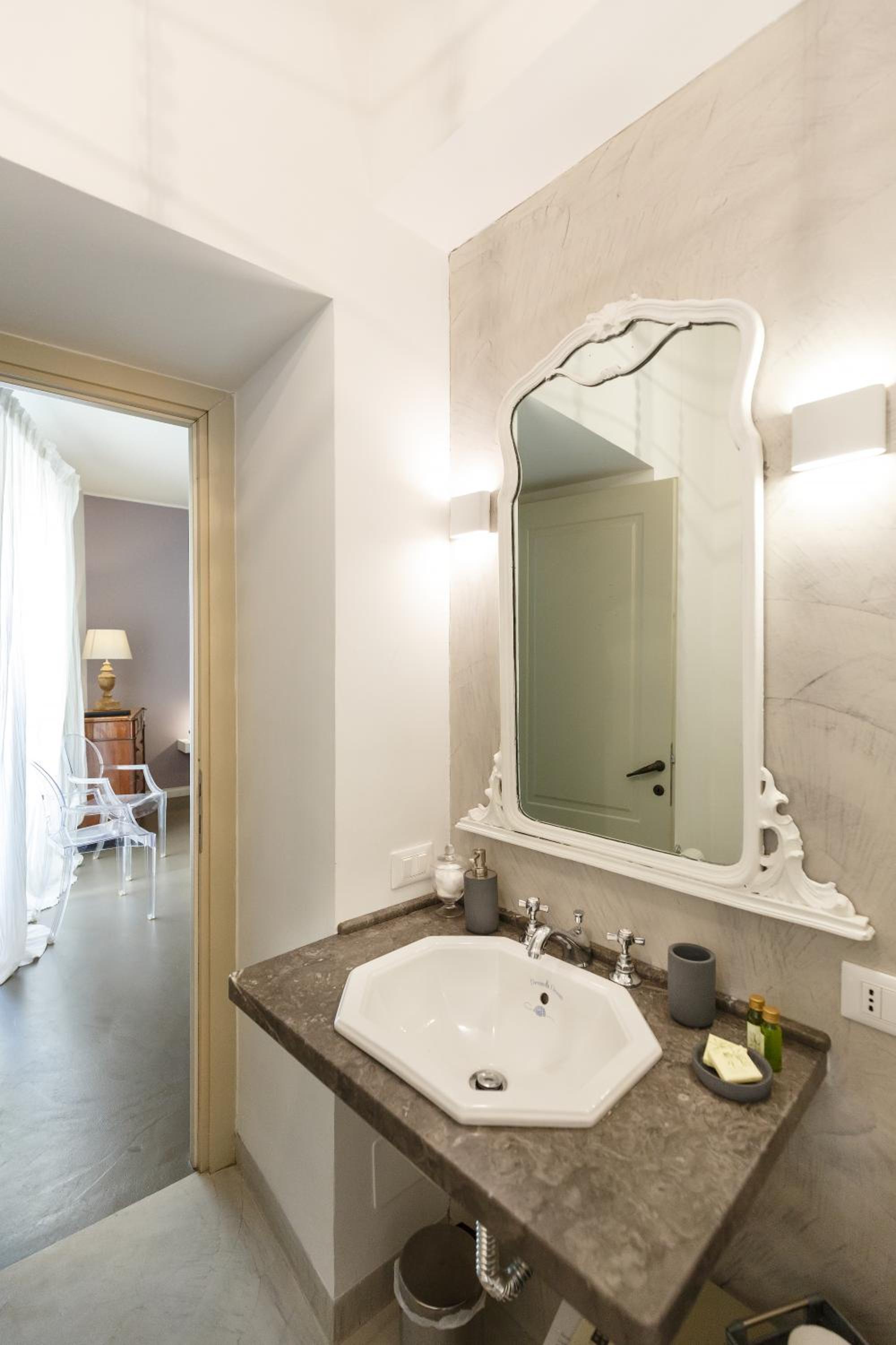 Superior Double or Twin Room - Photo 6
