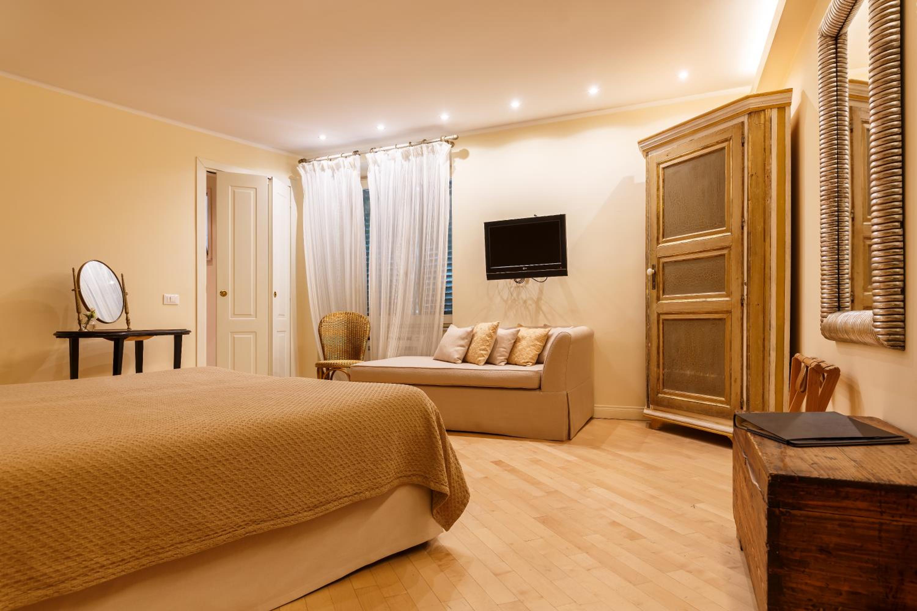 Superior Double or Twin Room - Photo 13