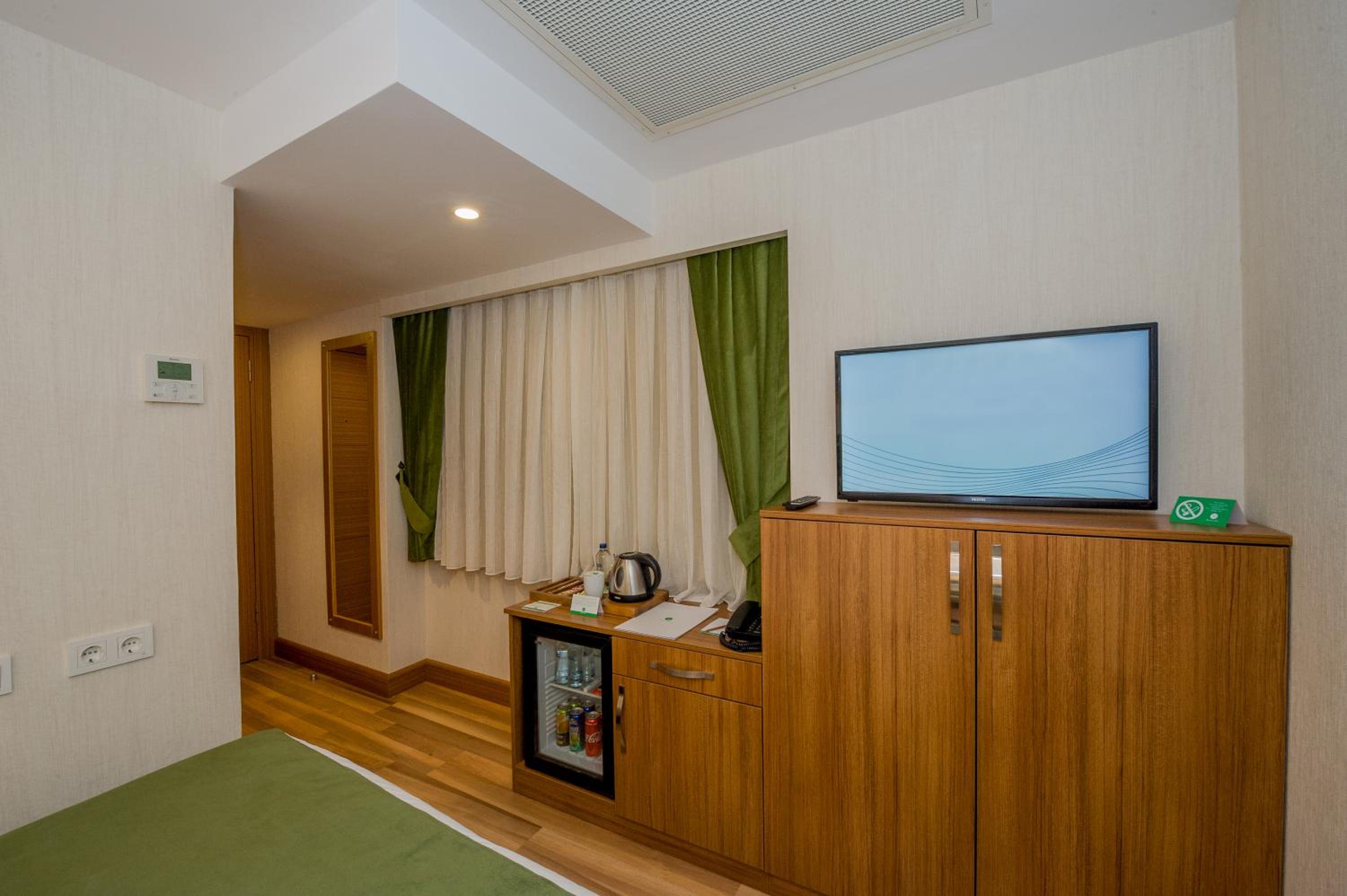 Budget Double Room photo 3