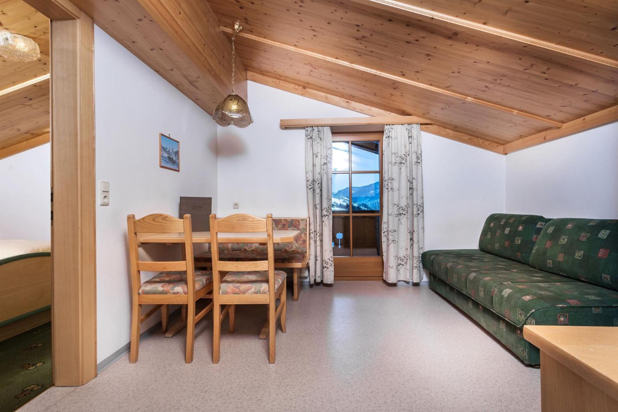 One-Bedroom Apartment with Balcony - Annex photo 3