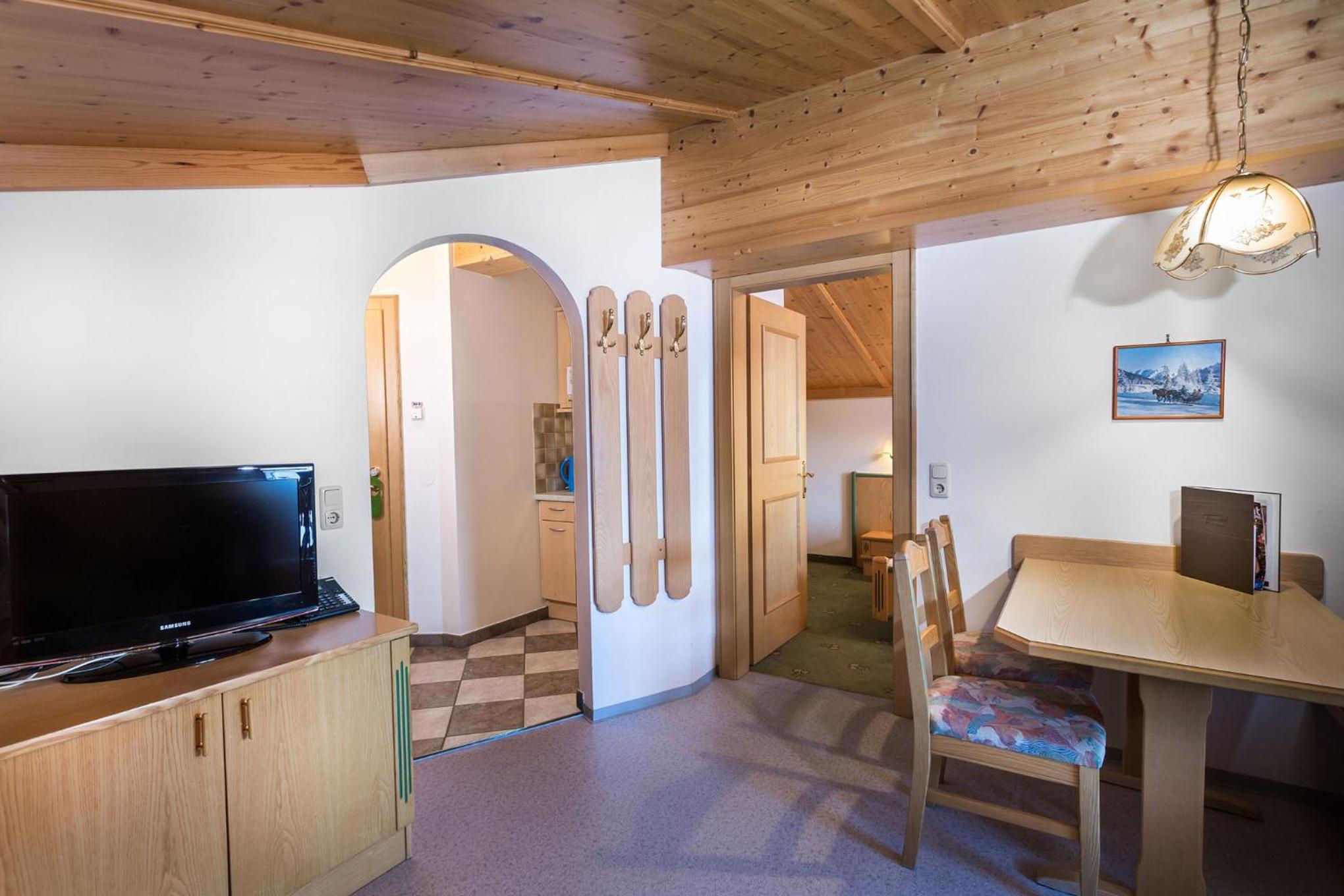 One-Bedroom Apartment with Balcony - Annex photo 1