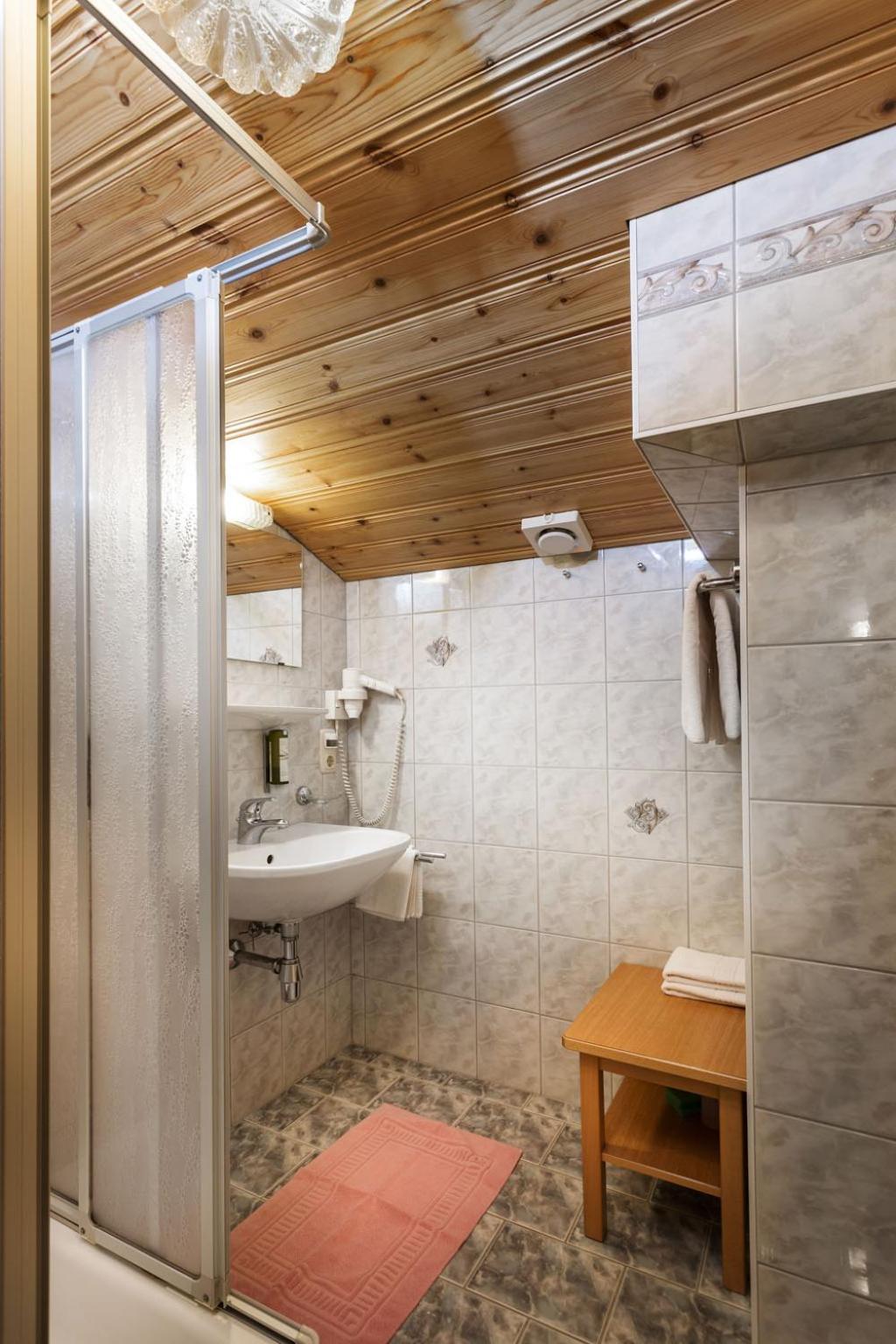 Two-Bedroom Apartment with Balcony - Annex - Photo 5