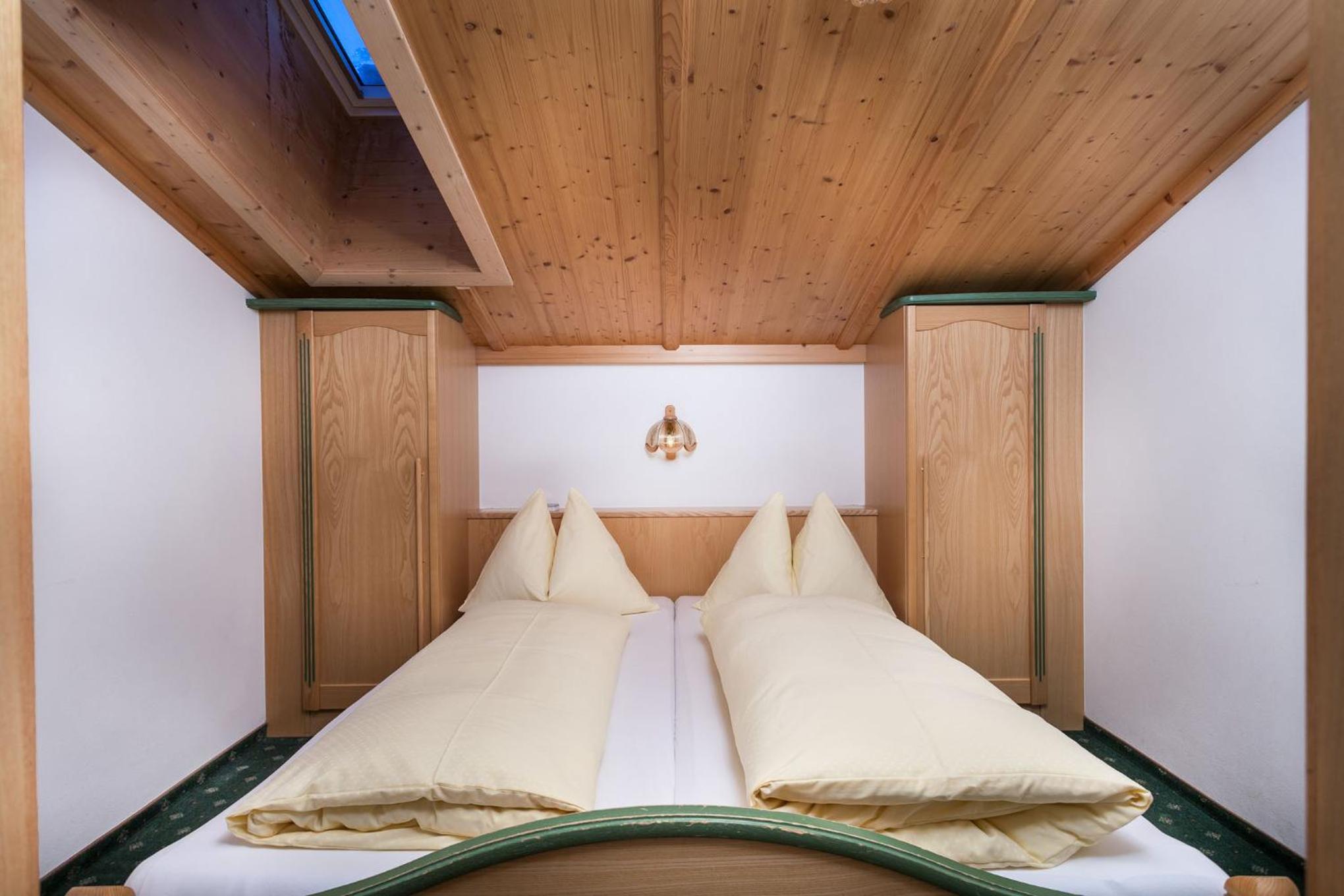 Two-Bedroom Apartment with Balcony - Annex - Photo 6