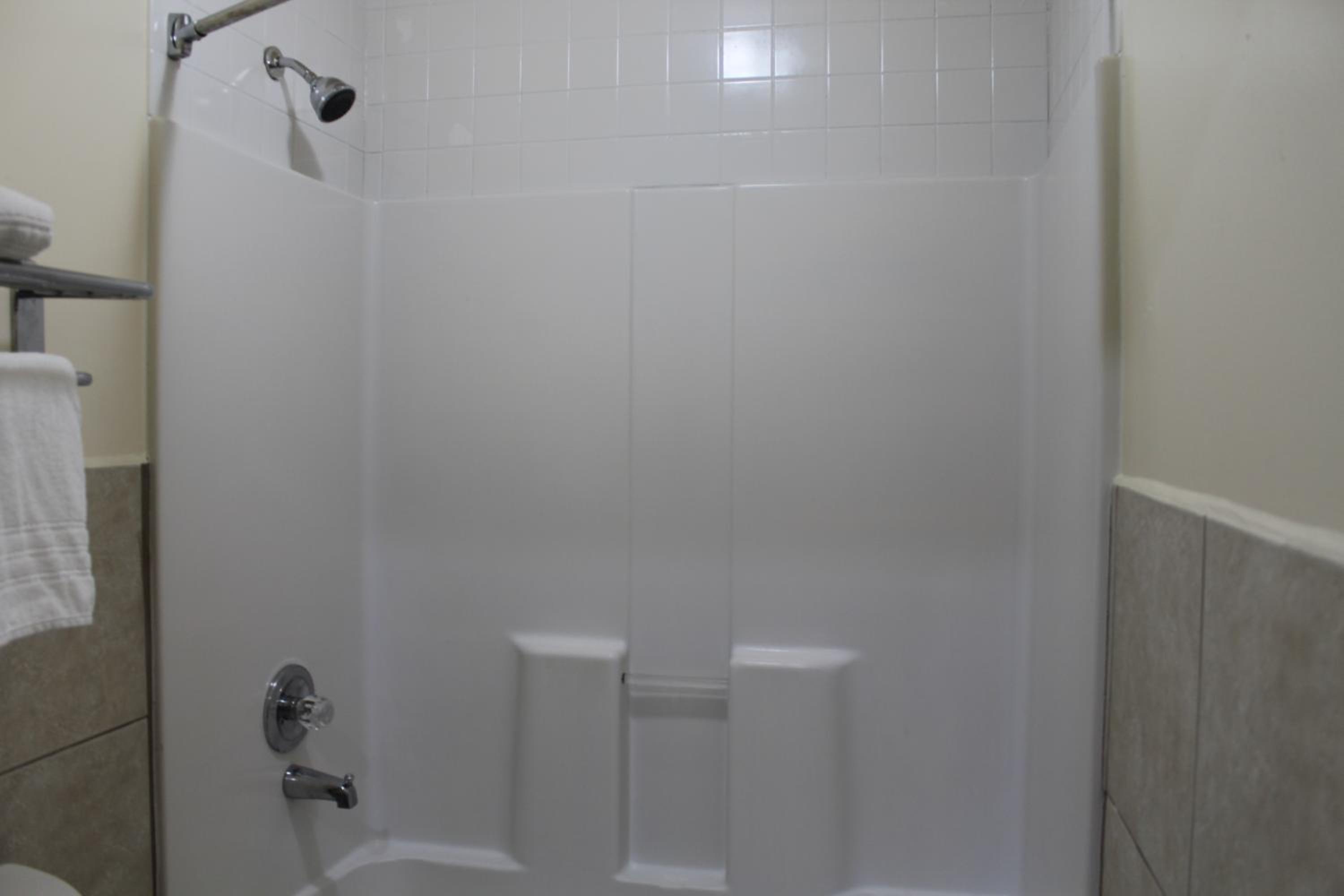Deluxe Queen Room  - Ground Floor/Non-Smoking - Photo 18