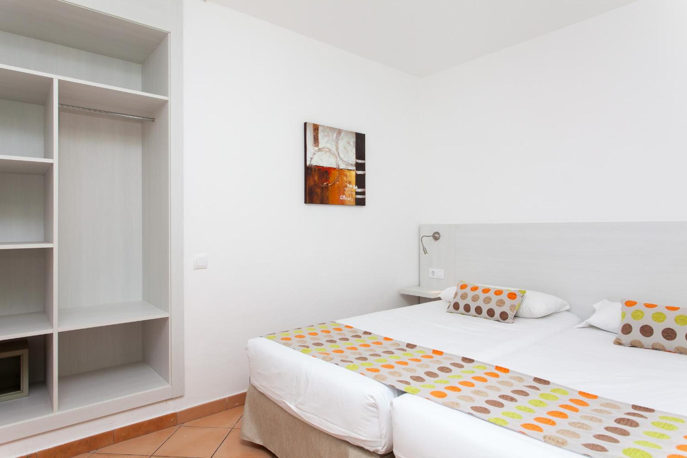 One-Bedroom Comfort Apartment with Balcony or Terrace photo 2