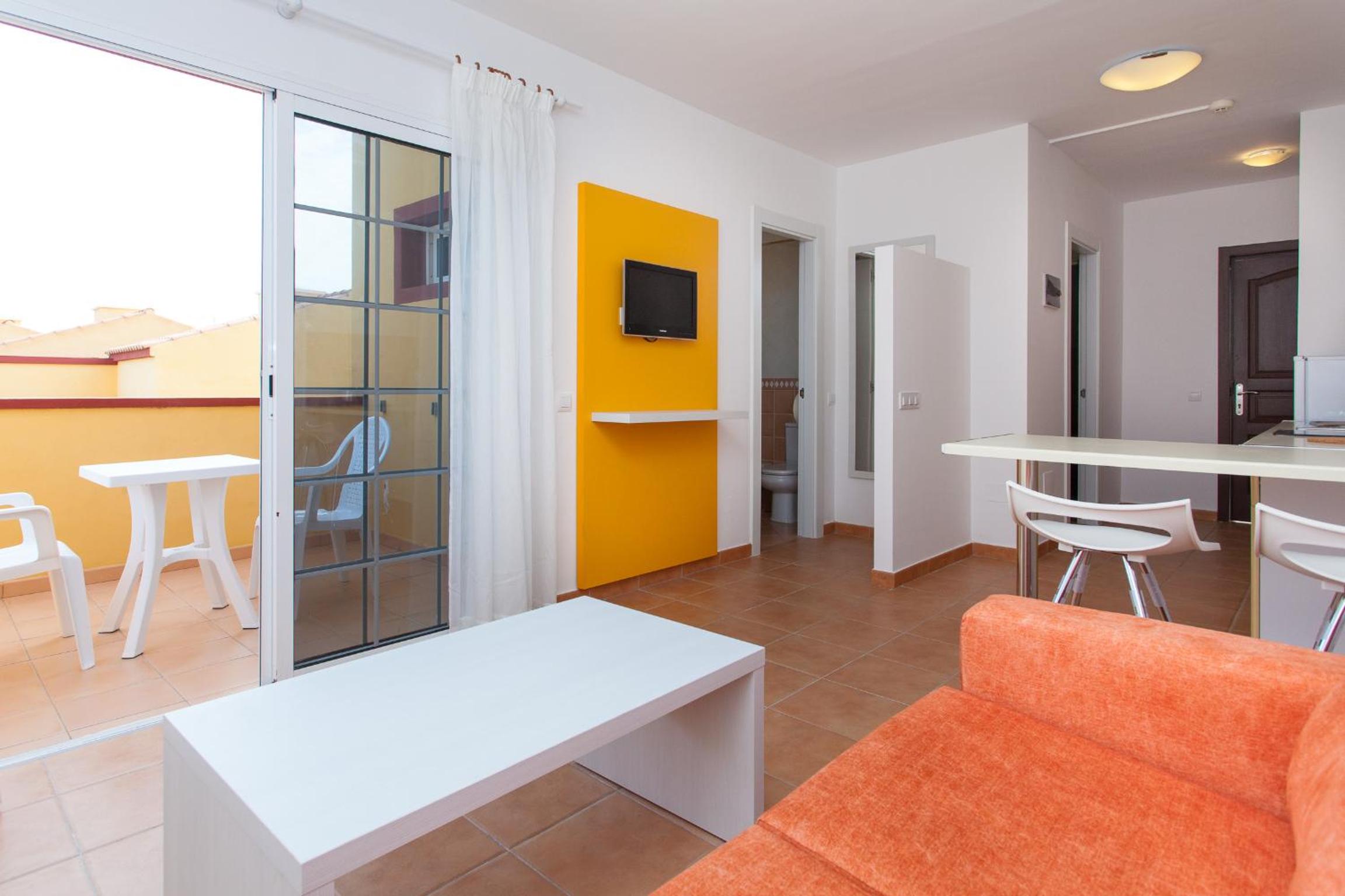 Suite Junior Superior con Balcón (2 Adultos)