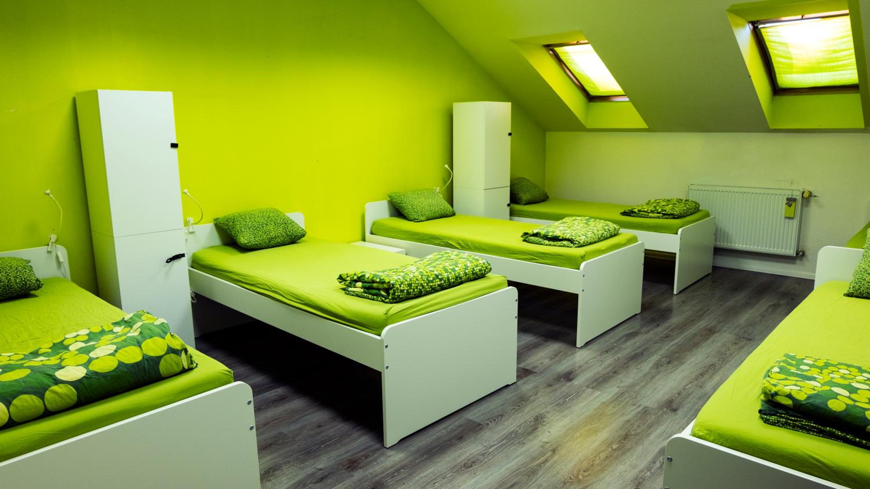 Bed in 6-Bed Female Dormitory Room photo 3
