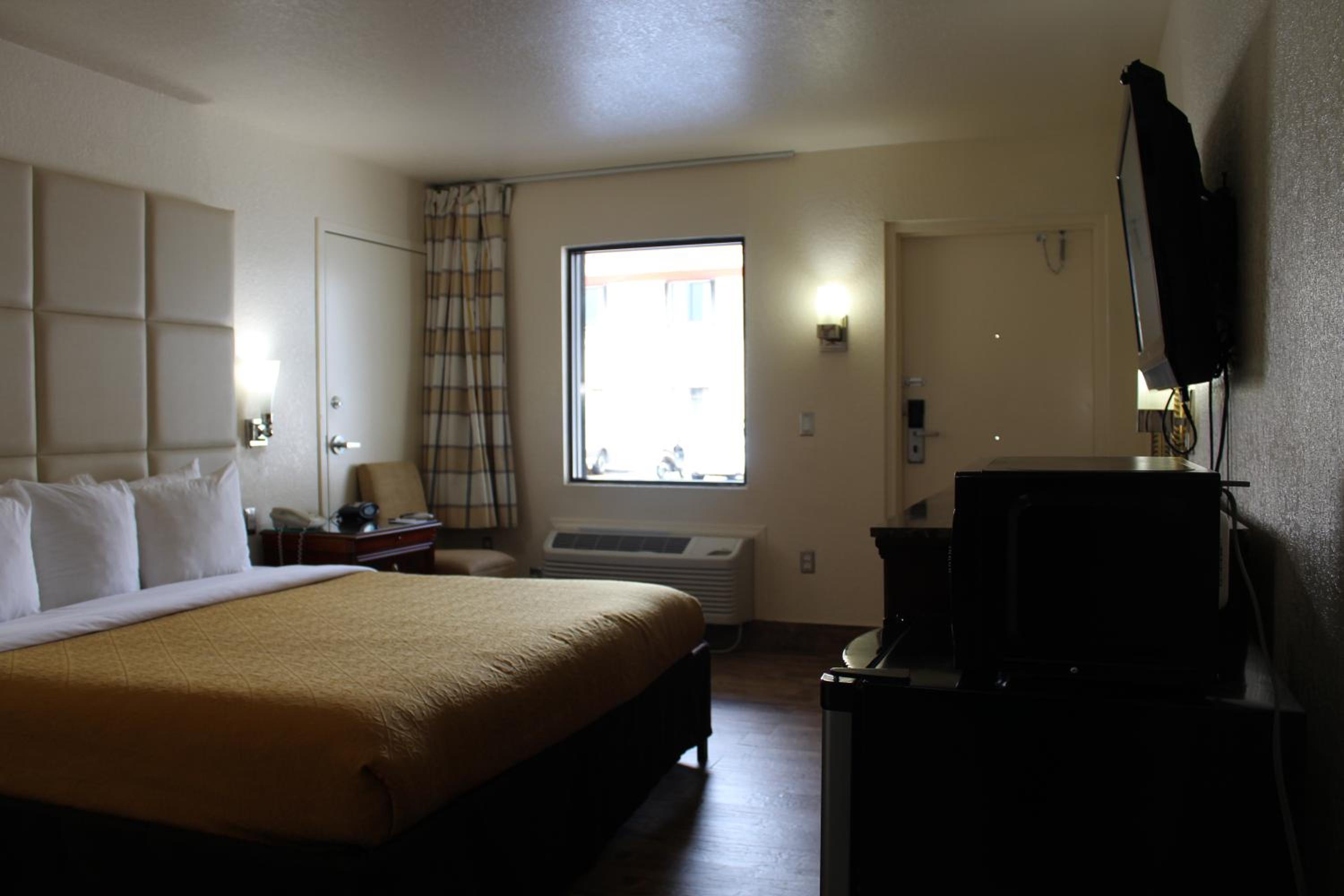 King Room with Mobility Access - Ground Floor/Non-Smoking - Photo 8