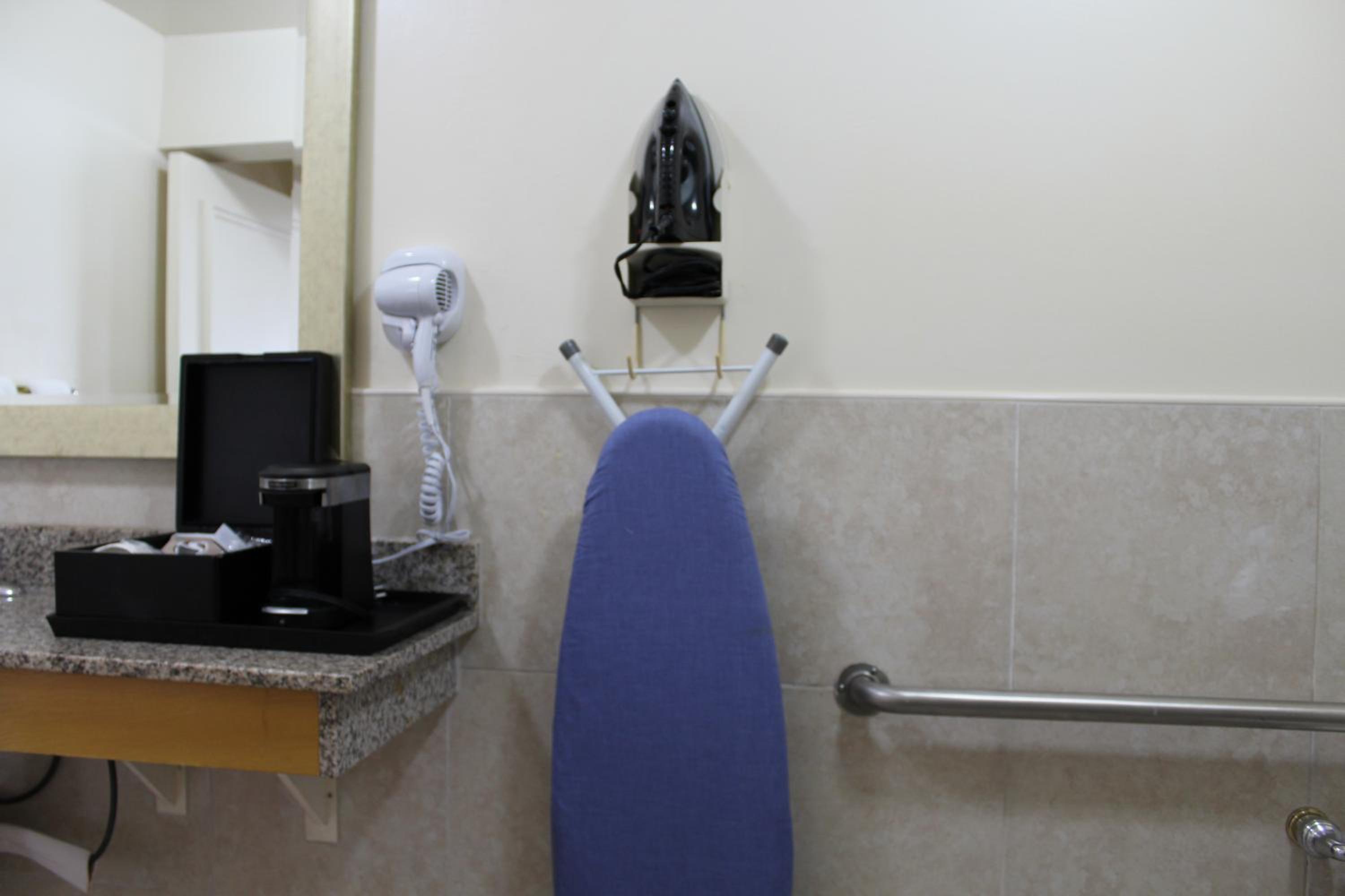 King Room with Mobility Access - Ground Floor/Non-Smoking - Photo 2