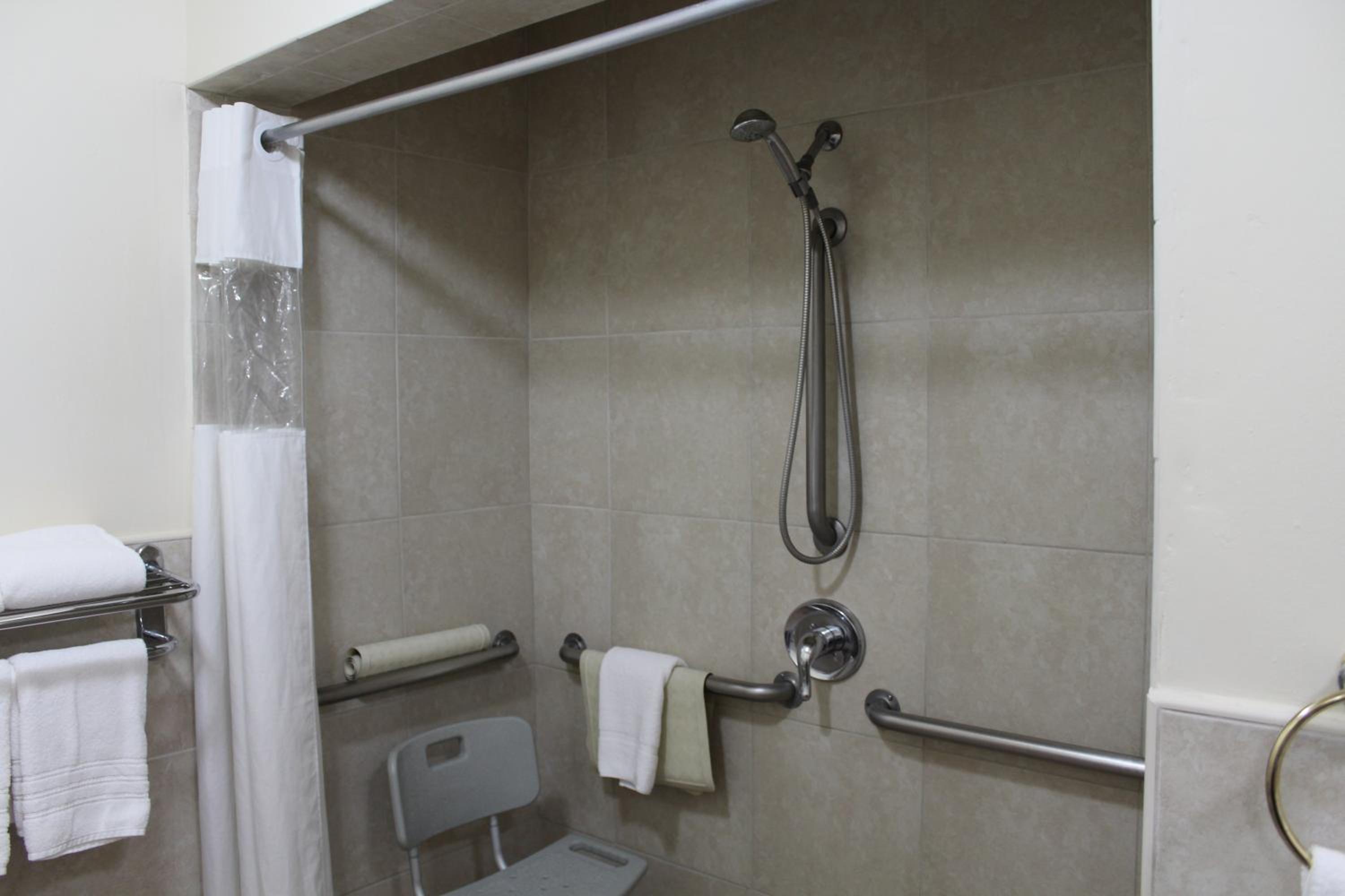 King Room with Mobility Access - Ground Floor/Non-Smoking - Photo 12