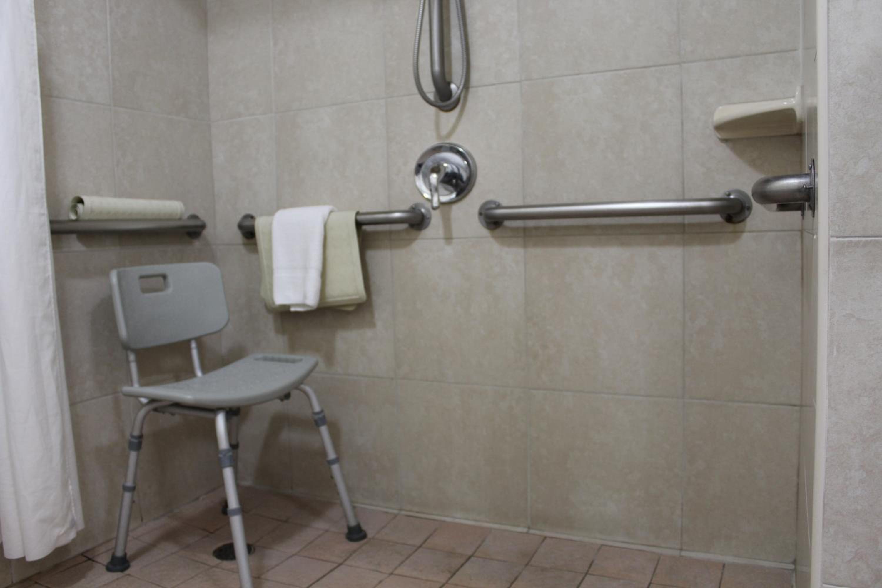 King Room with Mobility Access - Ground Floor/Non-Smoking - Photo 16