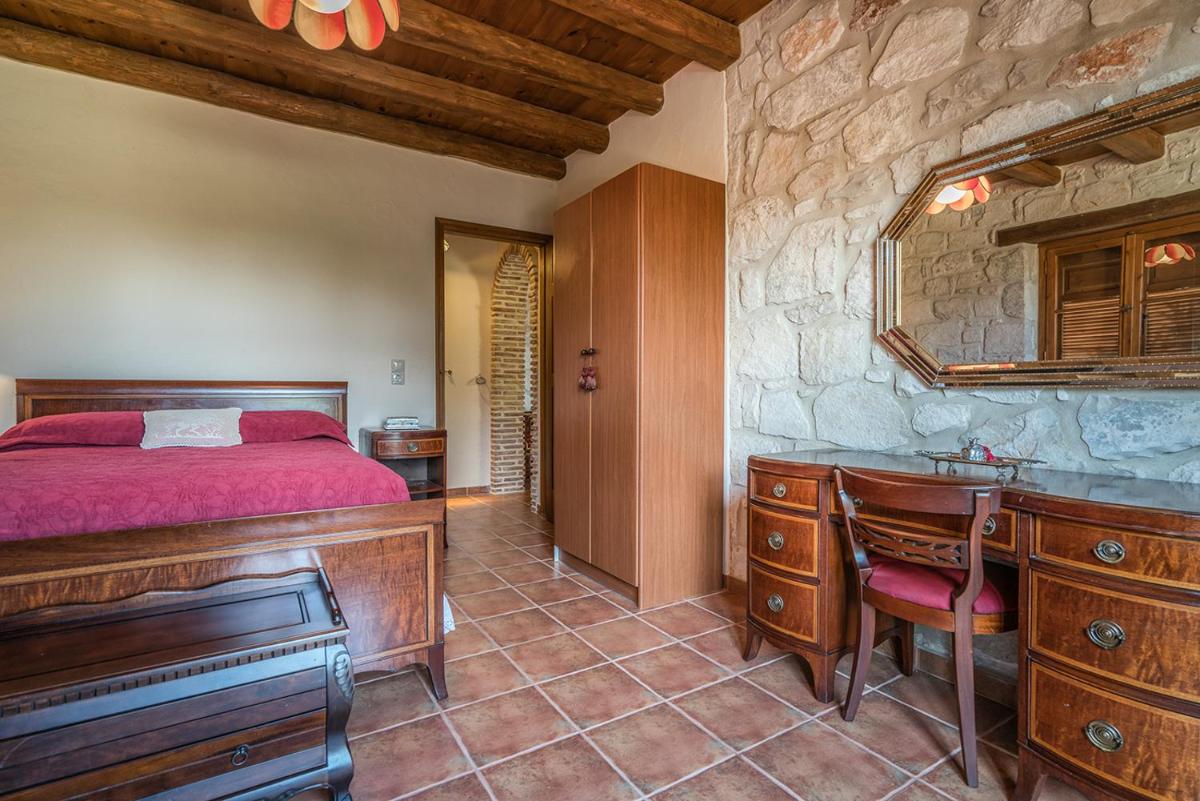 Three-Bedroom Villa - Photo 9