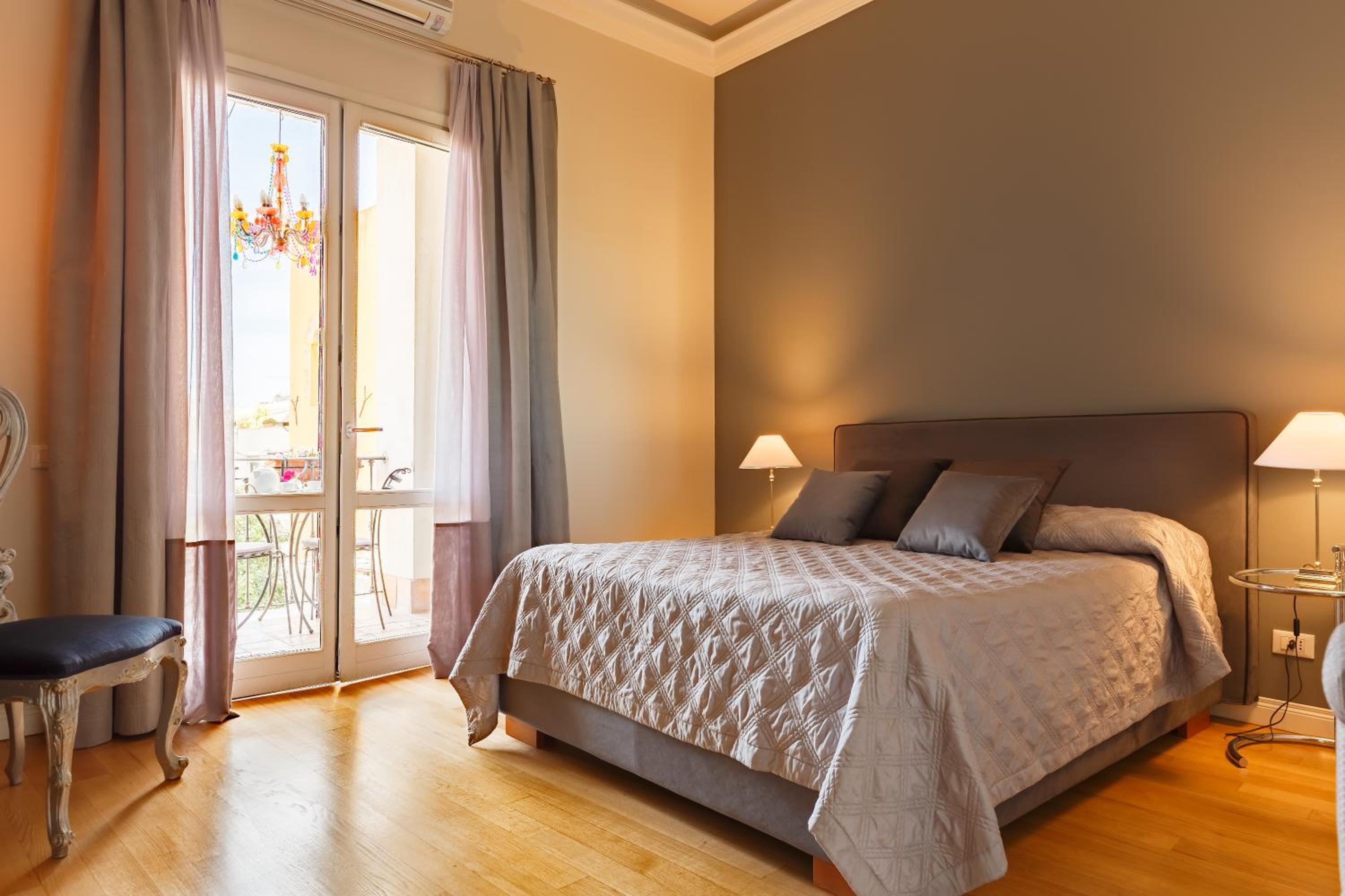 Deluxe Double Room - Photo 10