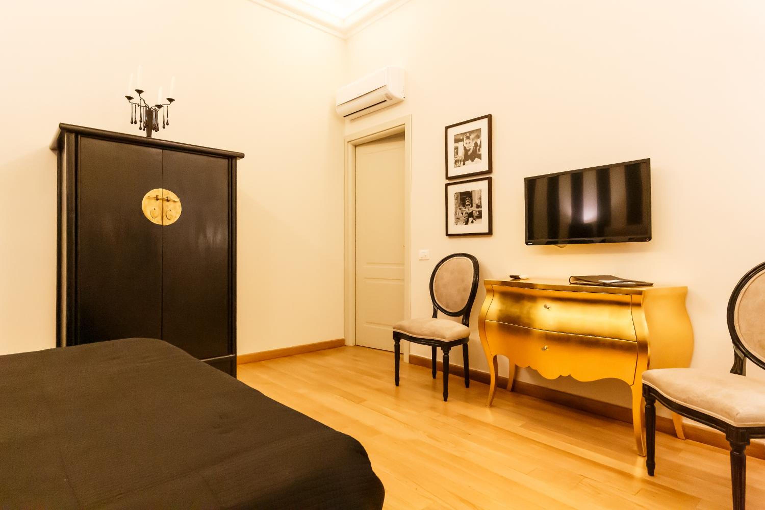 Deluxe Double Room - Photo 35