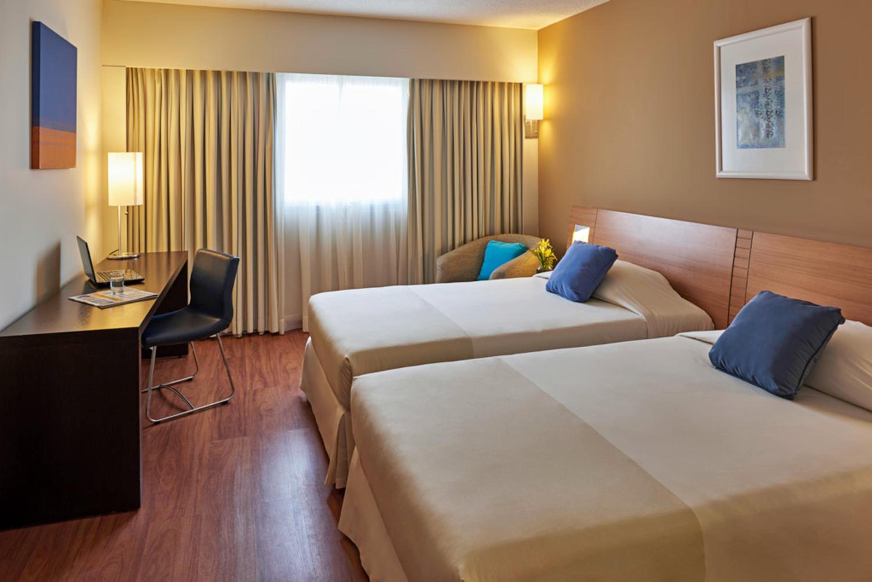 Standard Twin Room - Photo 4
