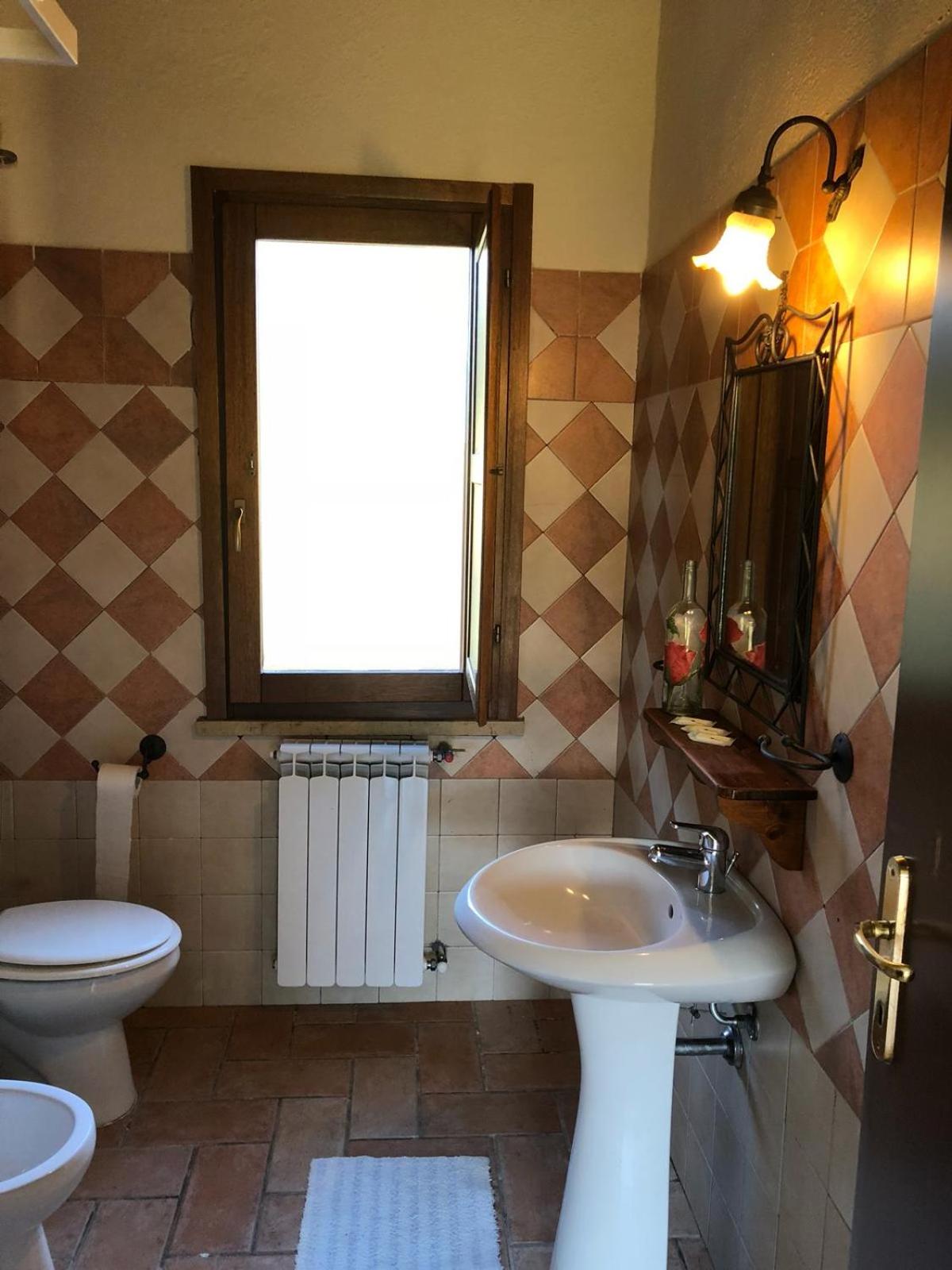 Large Double Room - Photo 2