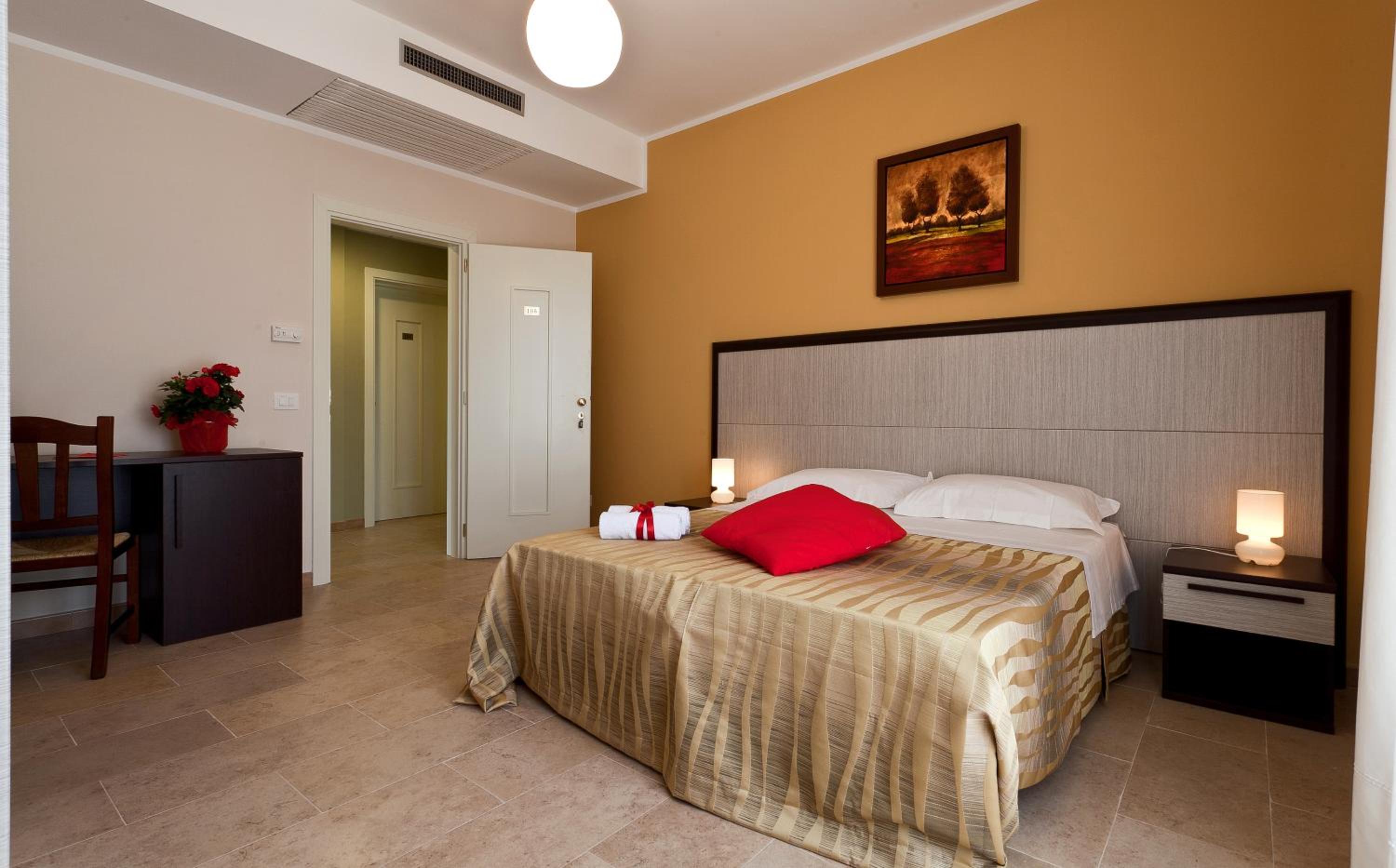 Standard Double Room - Photo 2