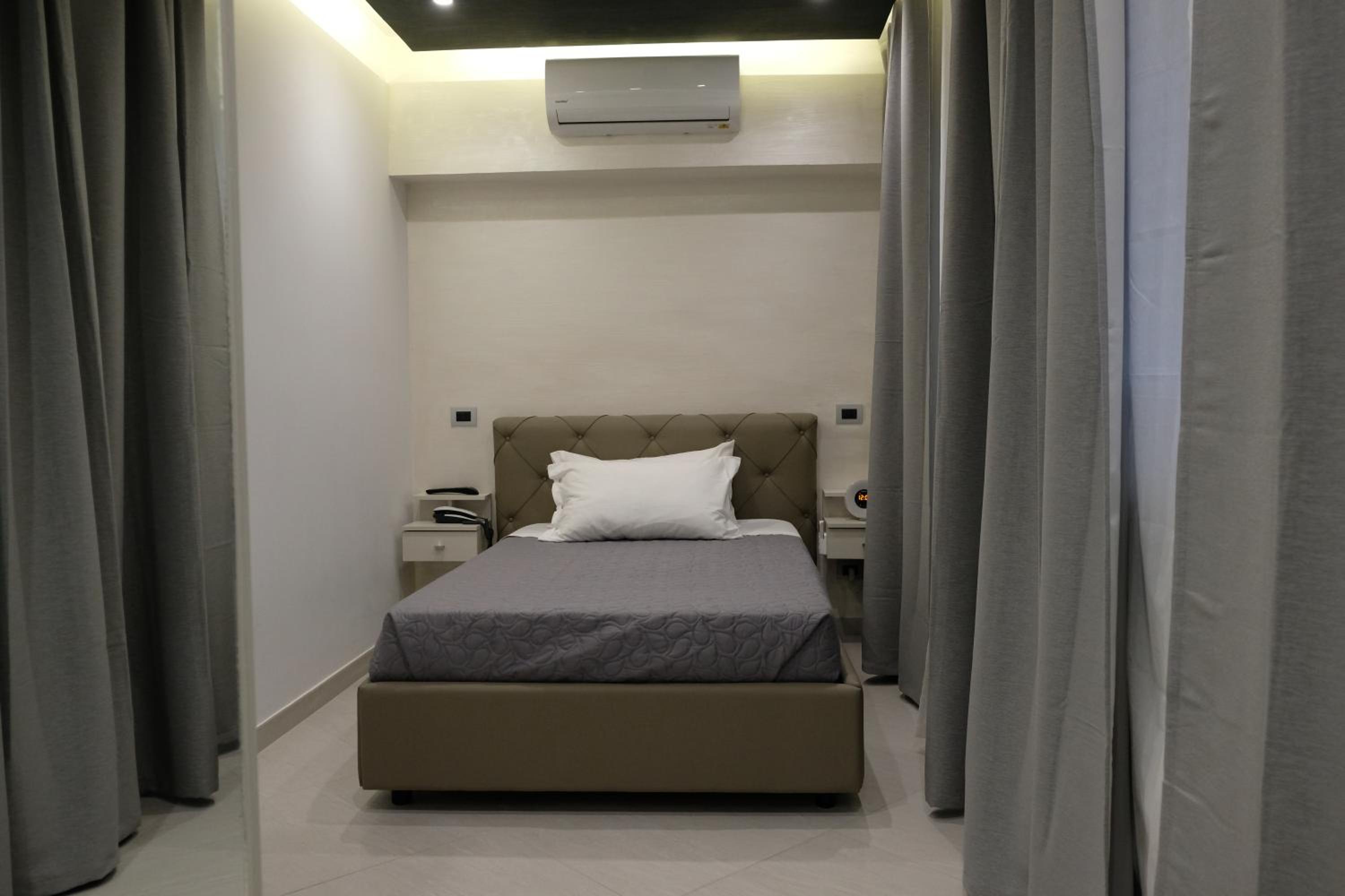 Single Room photo 3