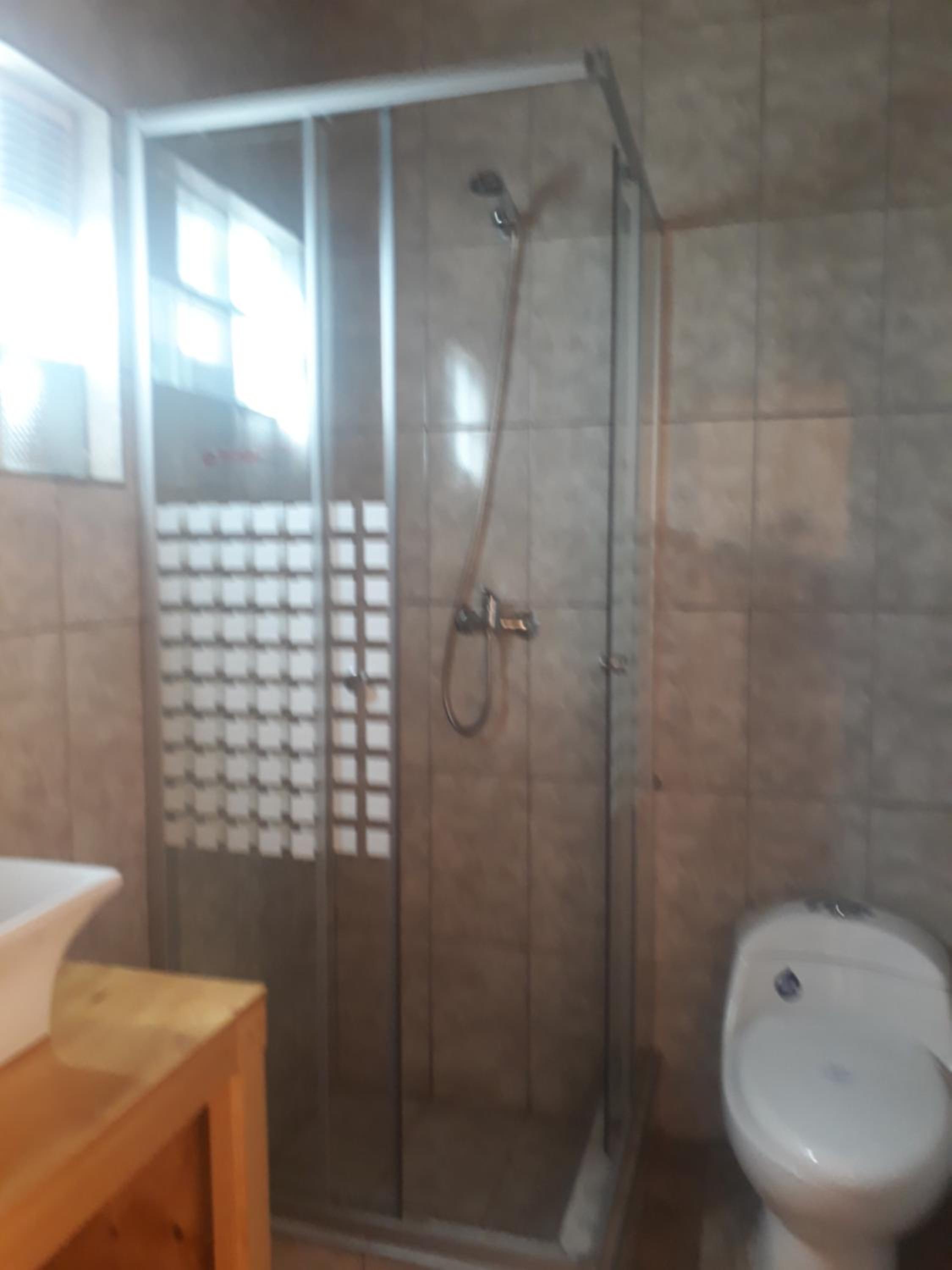Twin Room with Private Bathroom photo 3