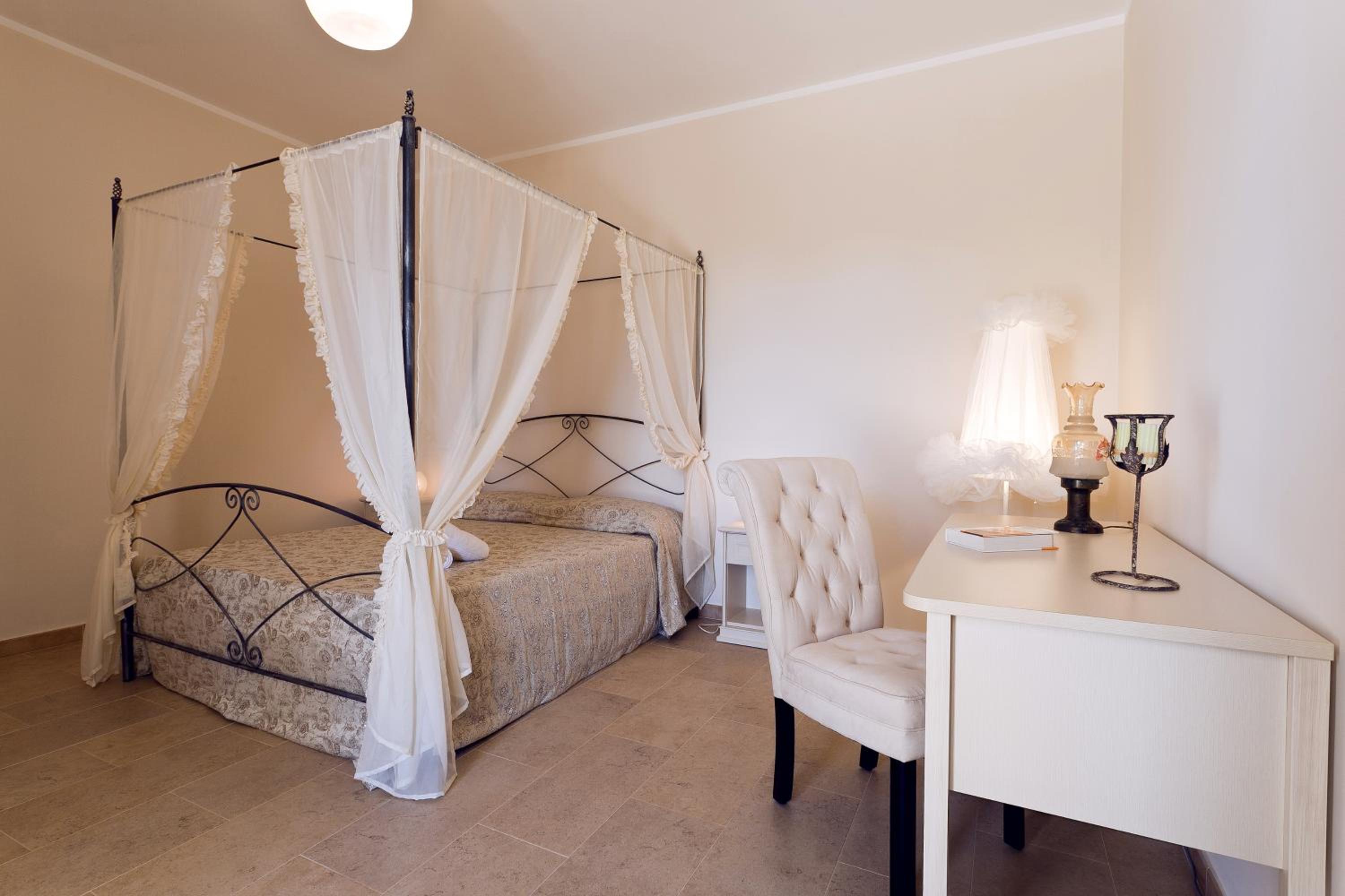Standard Double Room - Photo 1