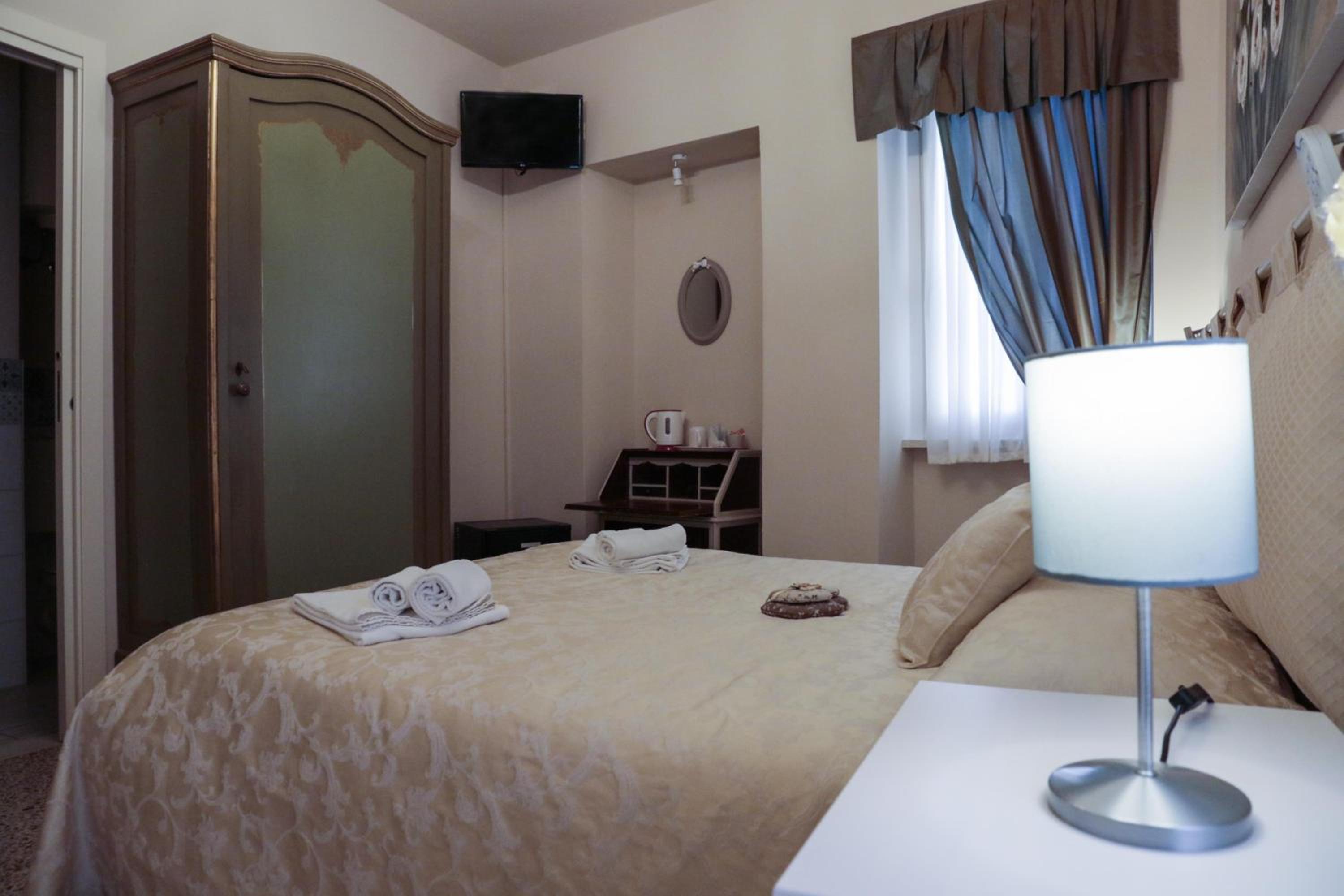 Triple Room with Private Bathroom photo 2