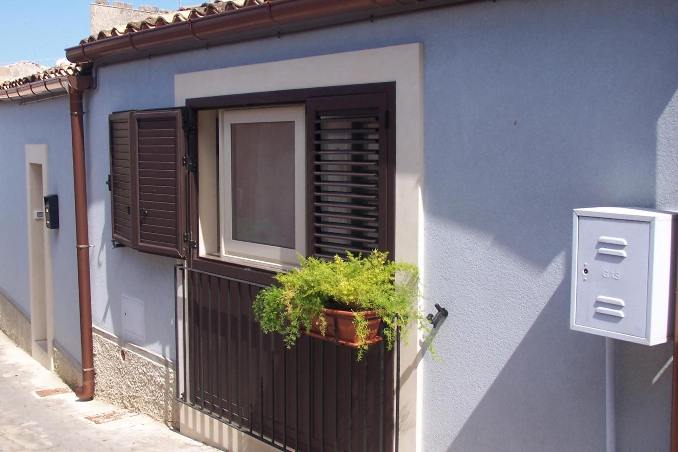 Two-Bedroom House photo 2