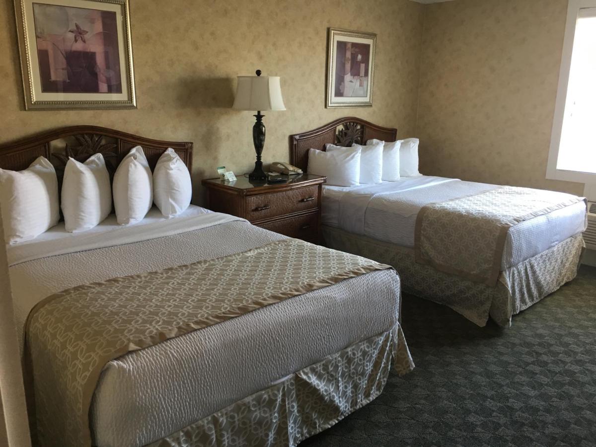 Queen Room with Two Queen Beds photo 1