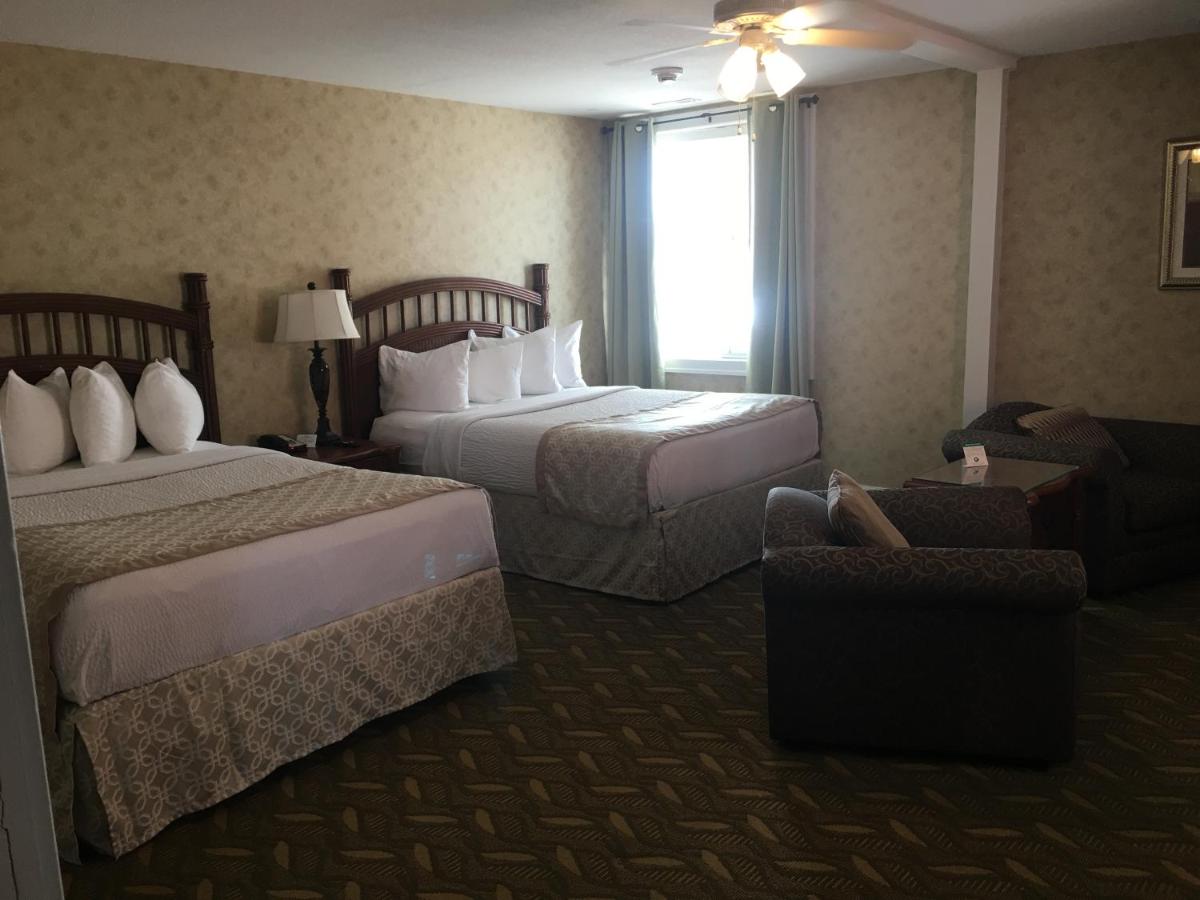 One-Bedroom Queen Suite photo 1