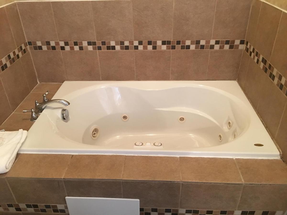 Deluxe Suite with Spa Bath photo 3