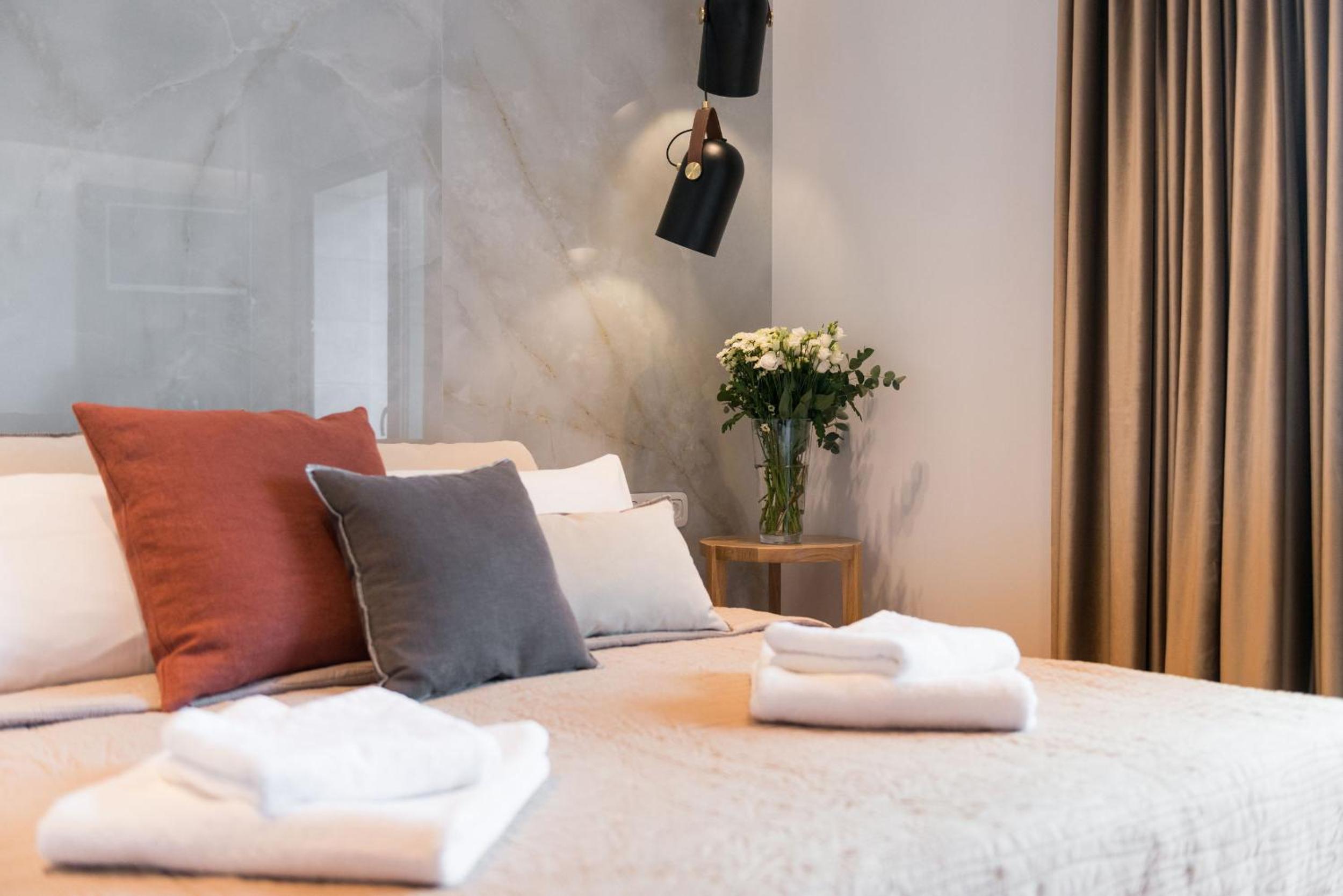 The Modern Room - Photo 4
