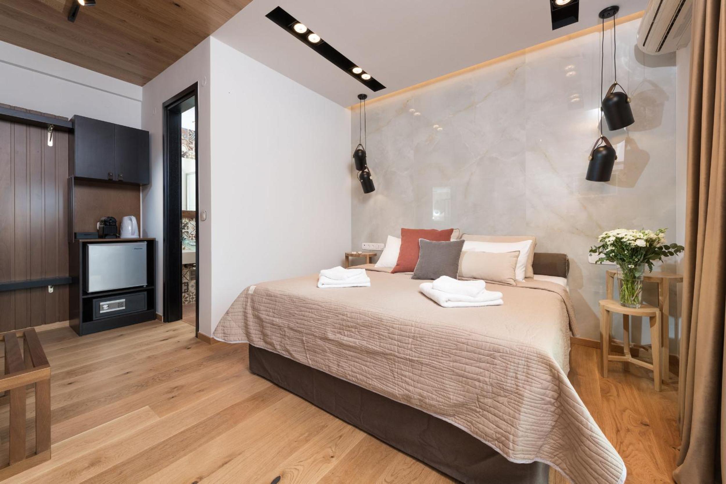 The Modern Room - Photo 8