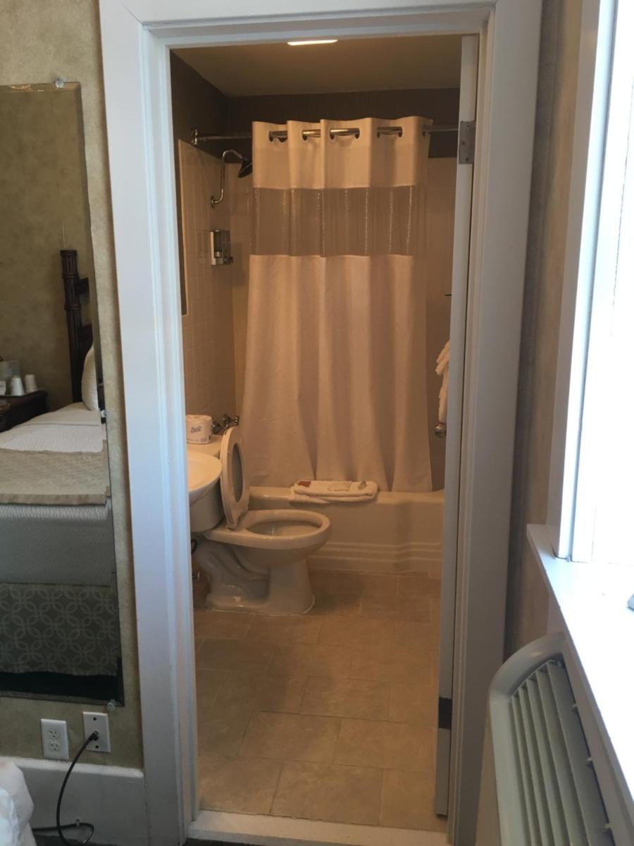 Queen Room photo 3