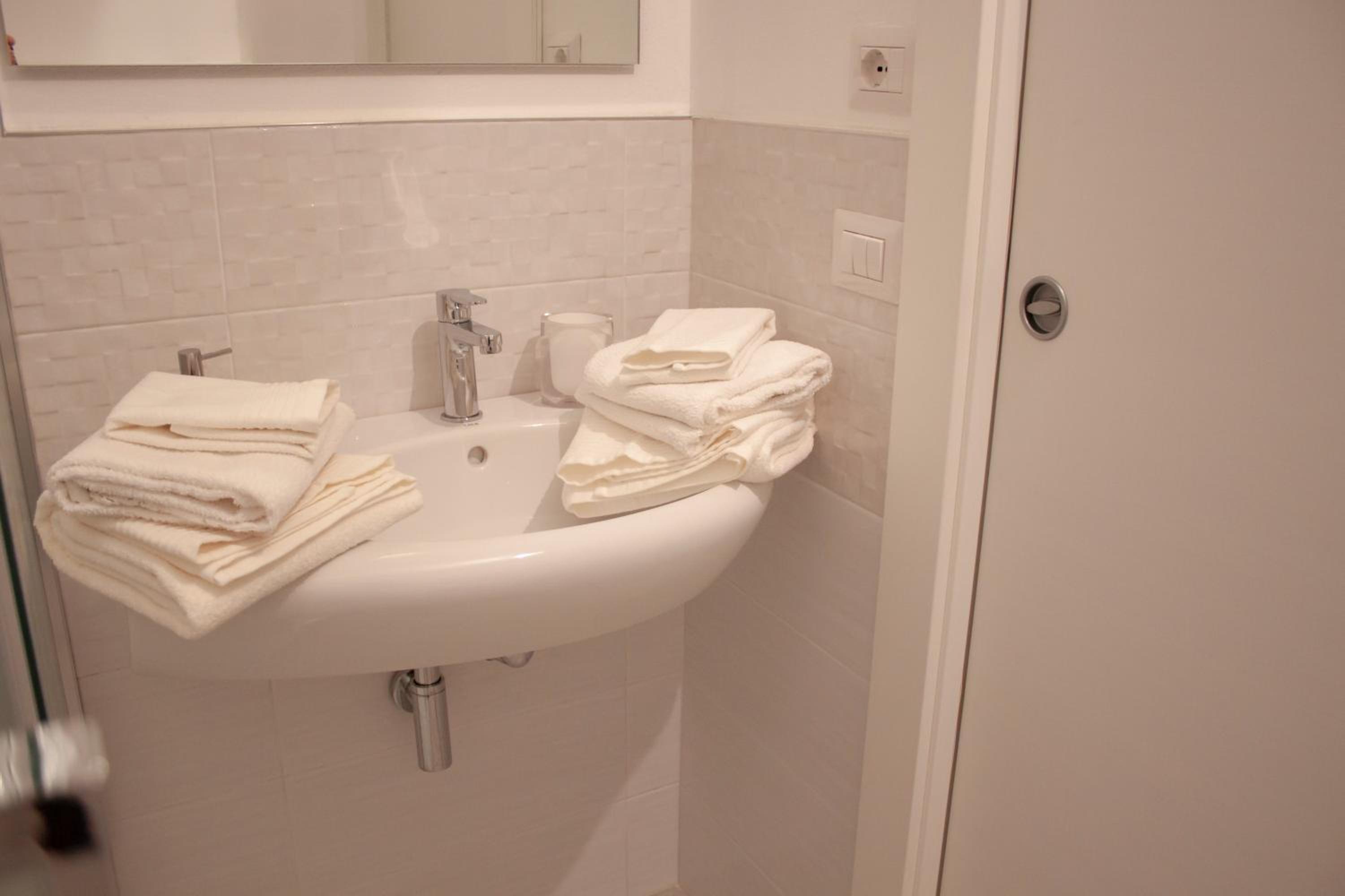 Double or Twin Room photo 3