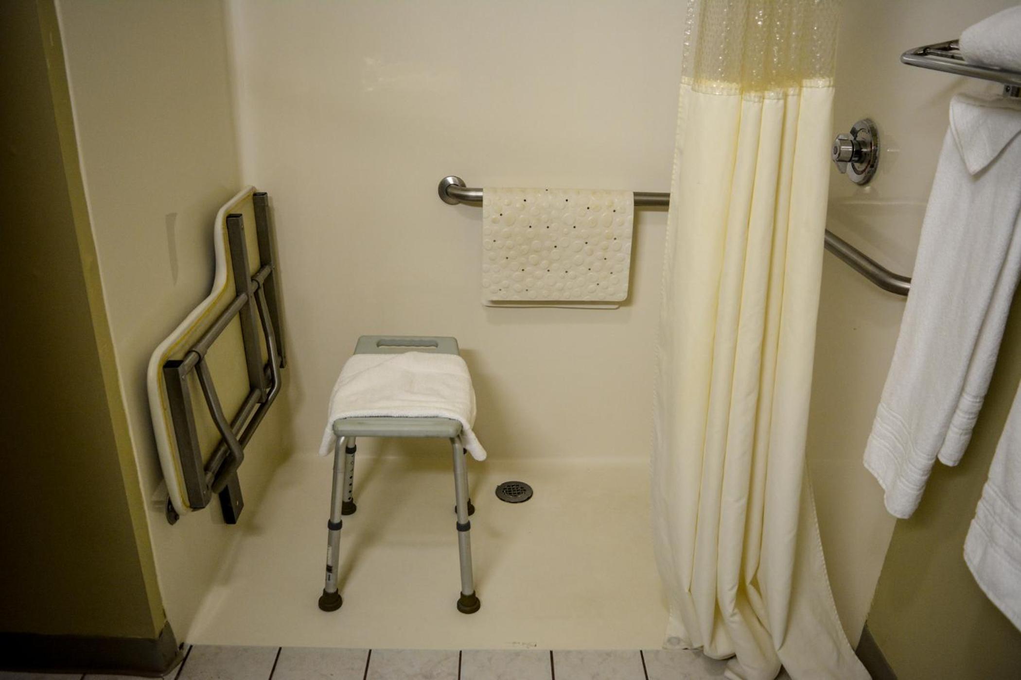 Queen Room - Disability Access/Non-Smoking - Photo 3