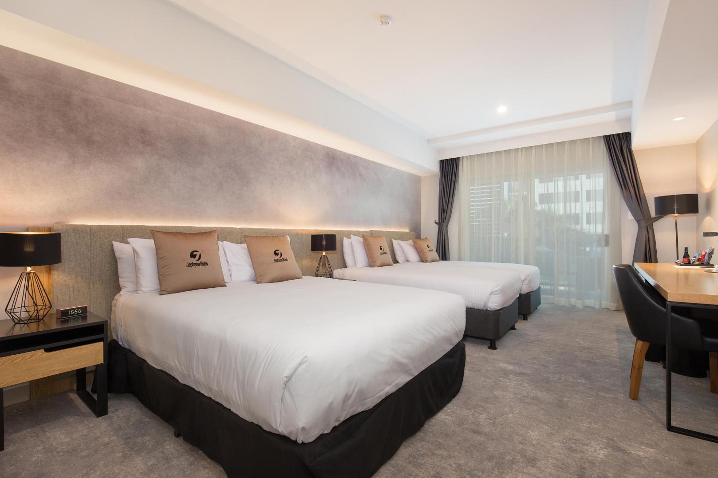 Deluxe Family Room - Photo 3