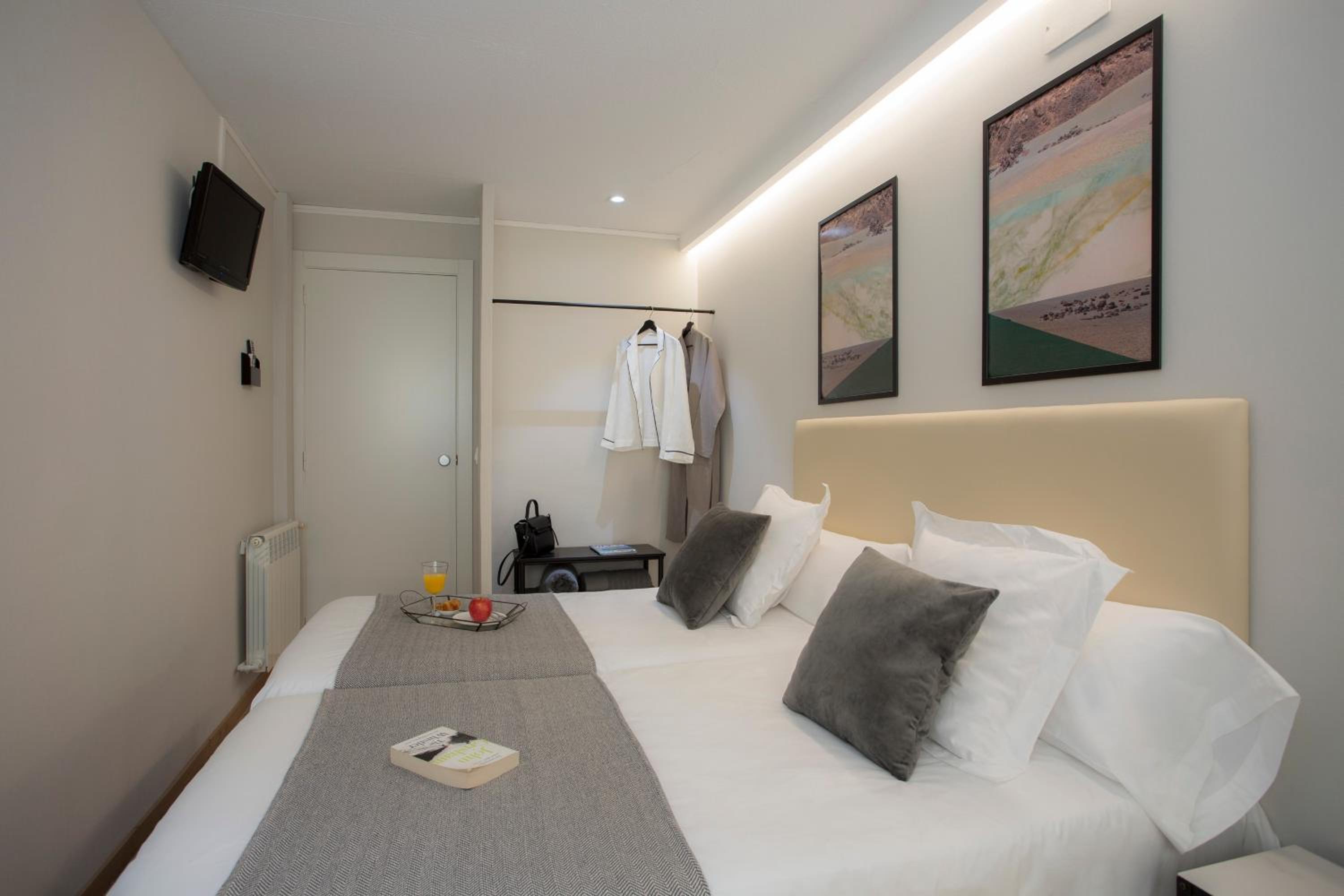 Twin Room with Private External Bathroom