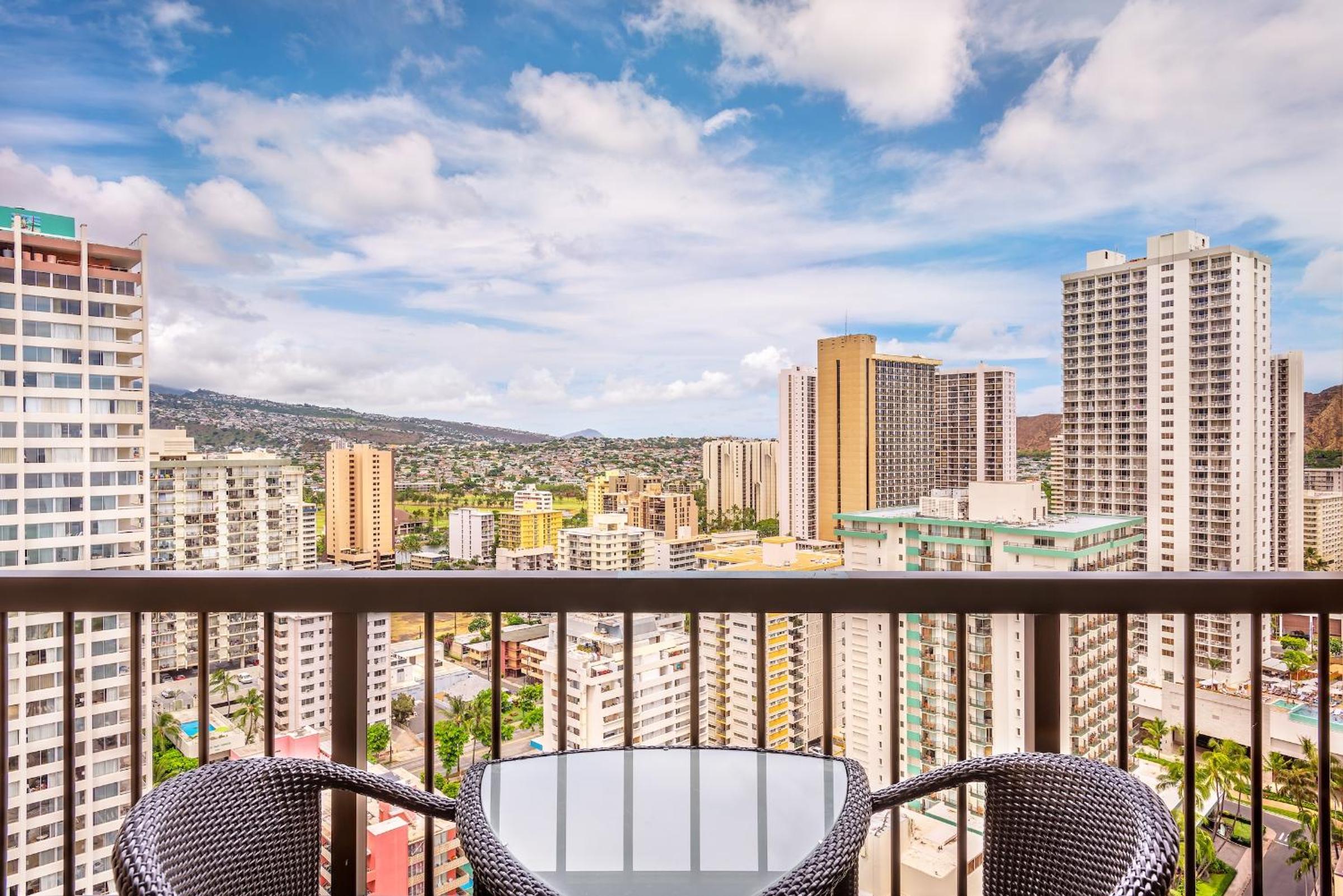 King Room with City View - Photo 4
