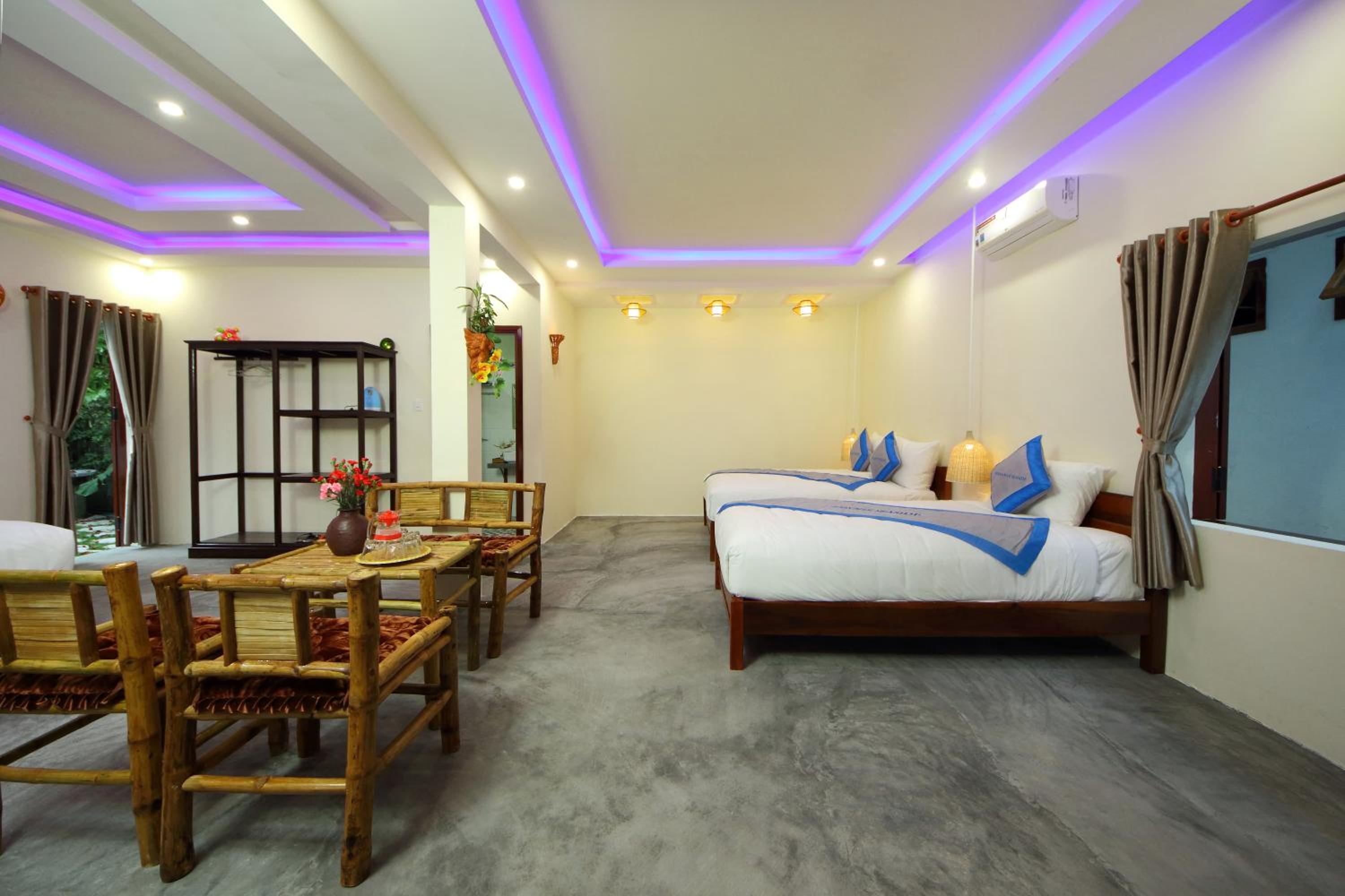 Family Room with Terrace photo 2